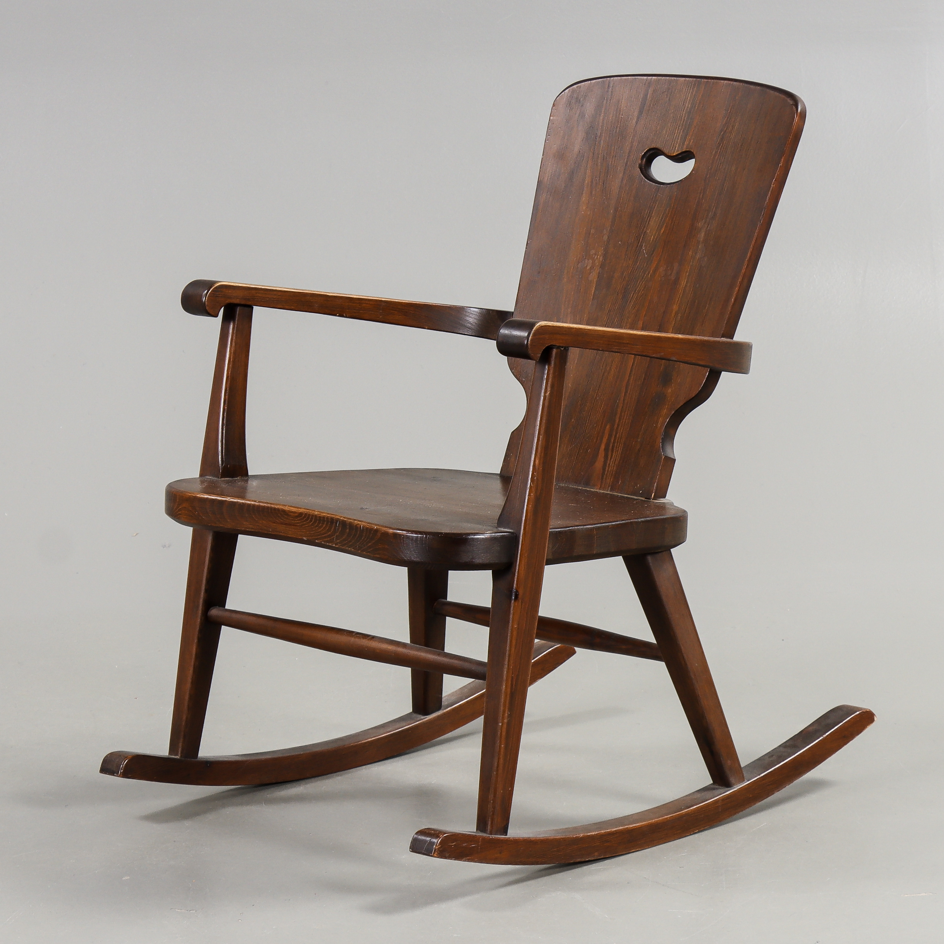 GUNGSTOL Mörkbetsad furu, 1900-talets mitt.