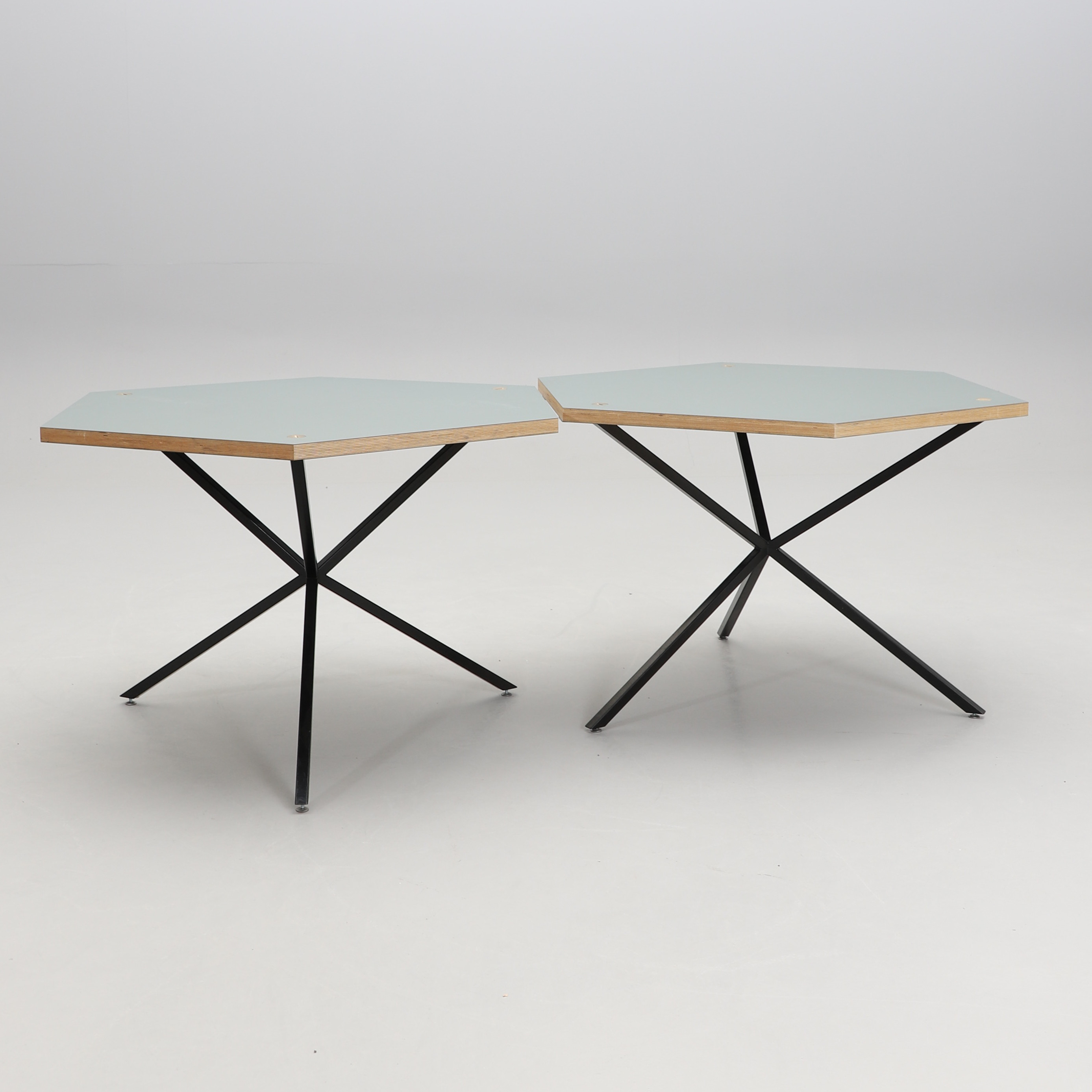 PER SÖDERBERG. CAFÉBORD/MATBORD, "NEB Hexagon", ett par, NoEarlyBirds, samtida.