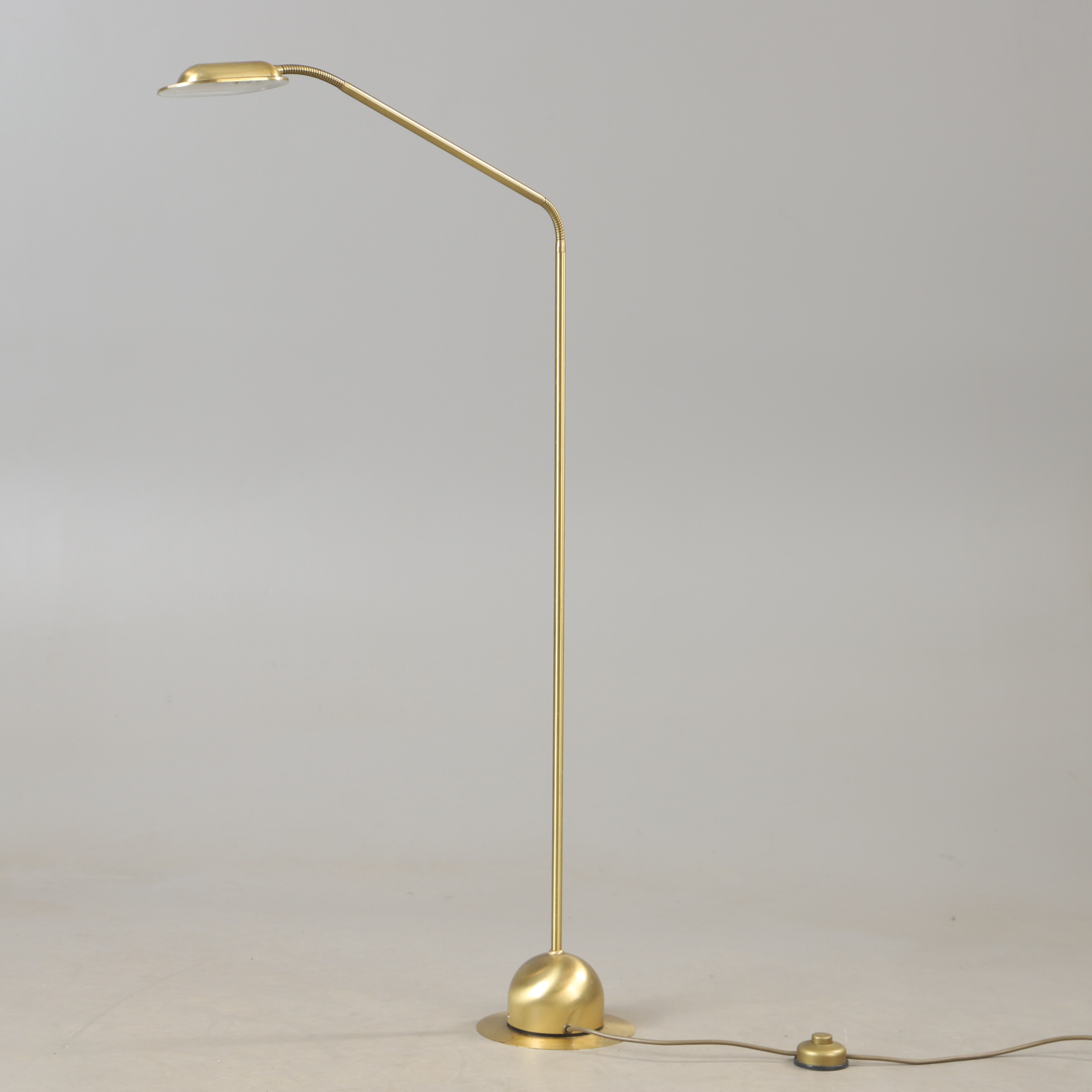 GOLVLAMPA, mässing, Fischer Leuchten, 1900-talets andra hälft.