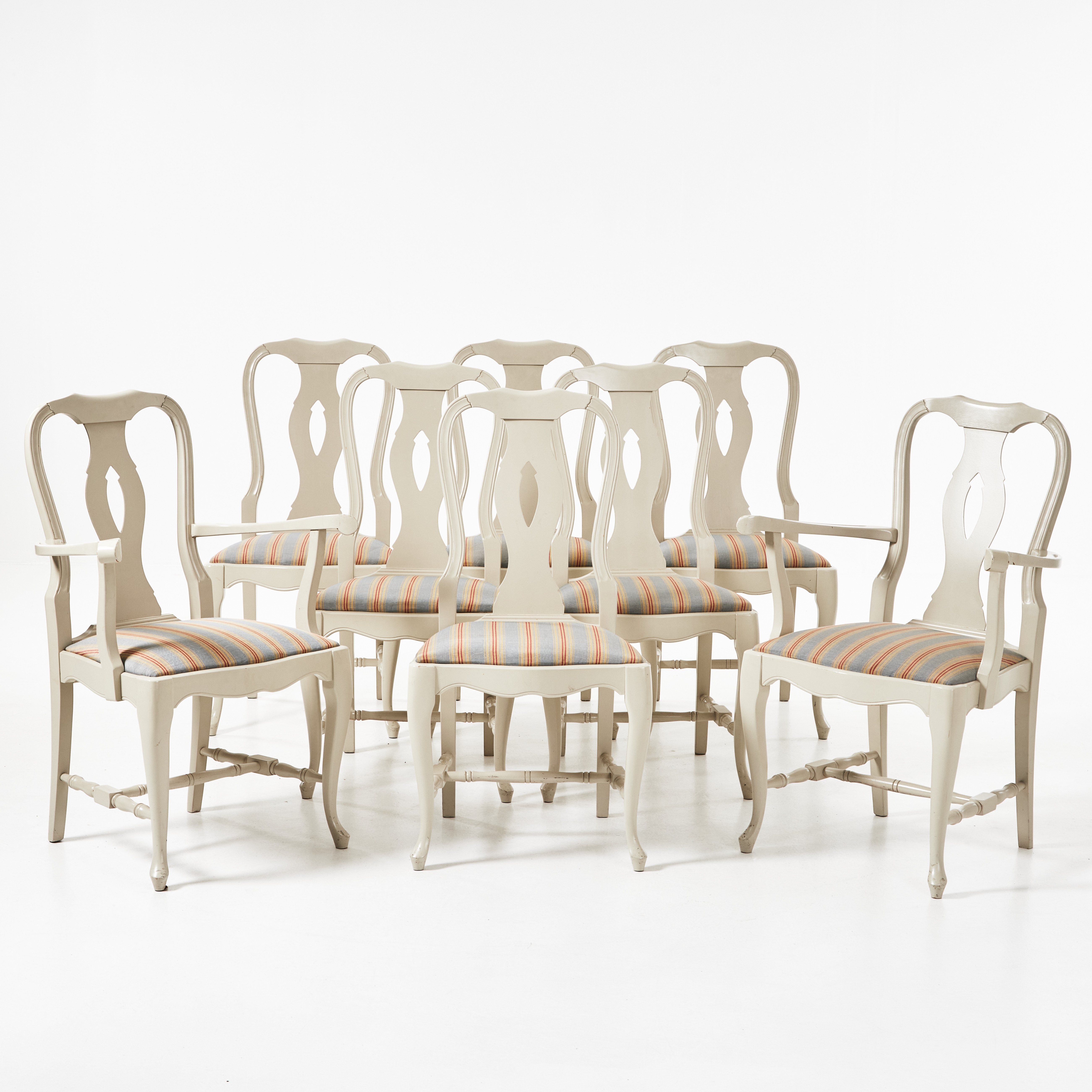 KARMSTOLAR, ett par, STOLAR, 6 st, rokokostil, skuren och bemålad dekor, klädda sitsar, 1900-talets andra hälft.