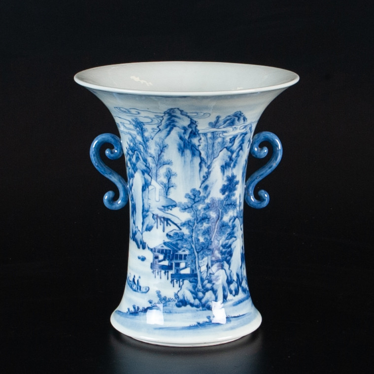 VAS med hänklar, porslin, Kina, 1900-tal.