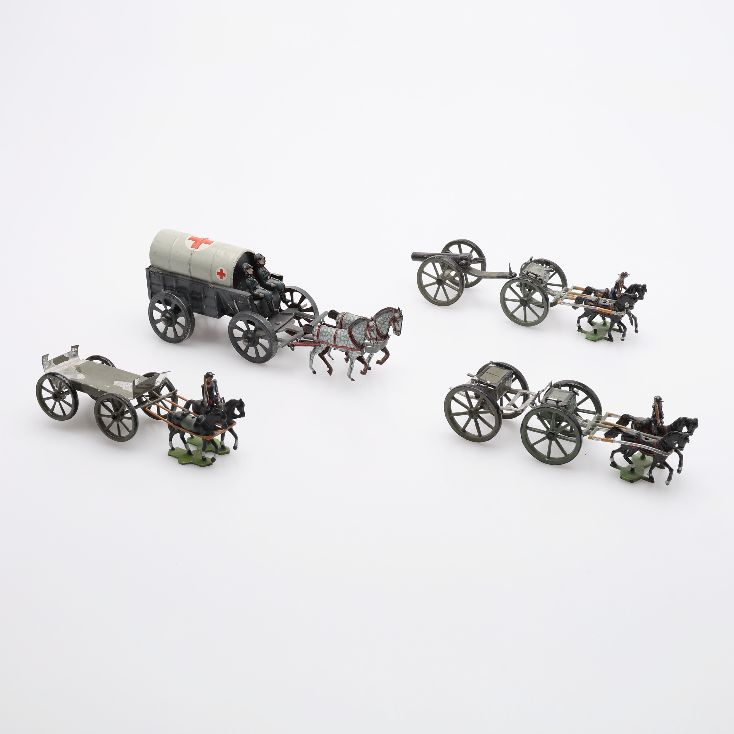 LEKSAKER, FYRA DELAR, BL.A HÄSTDRAGET ARTILLERI & AMBULANSVAGN.