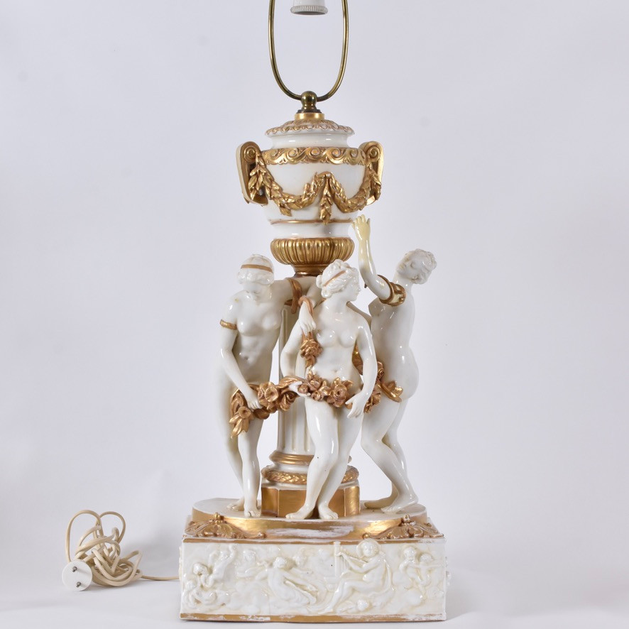 BORDSLAMPA, porslin, Capodimonte, Neapel, 1900-talets 1 hälft.