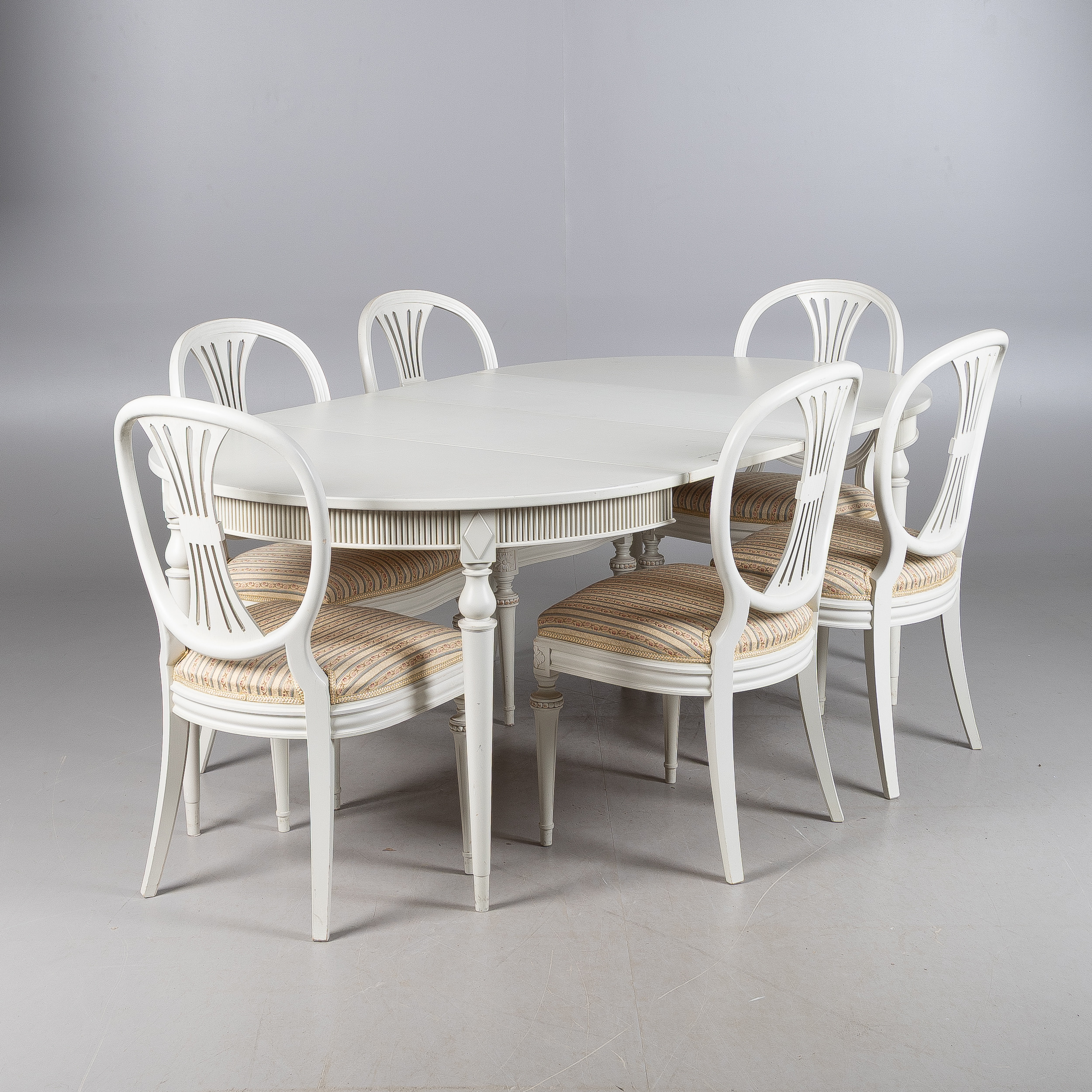 MATGRUPP, gustaviansk stil, 7 delar, med 3 skivor, 1900-talets andra hälft.