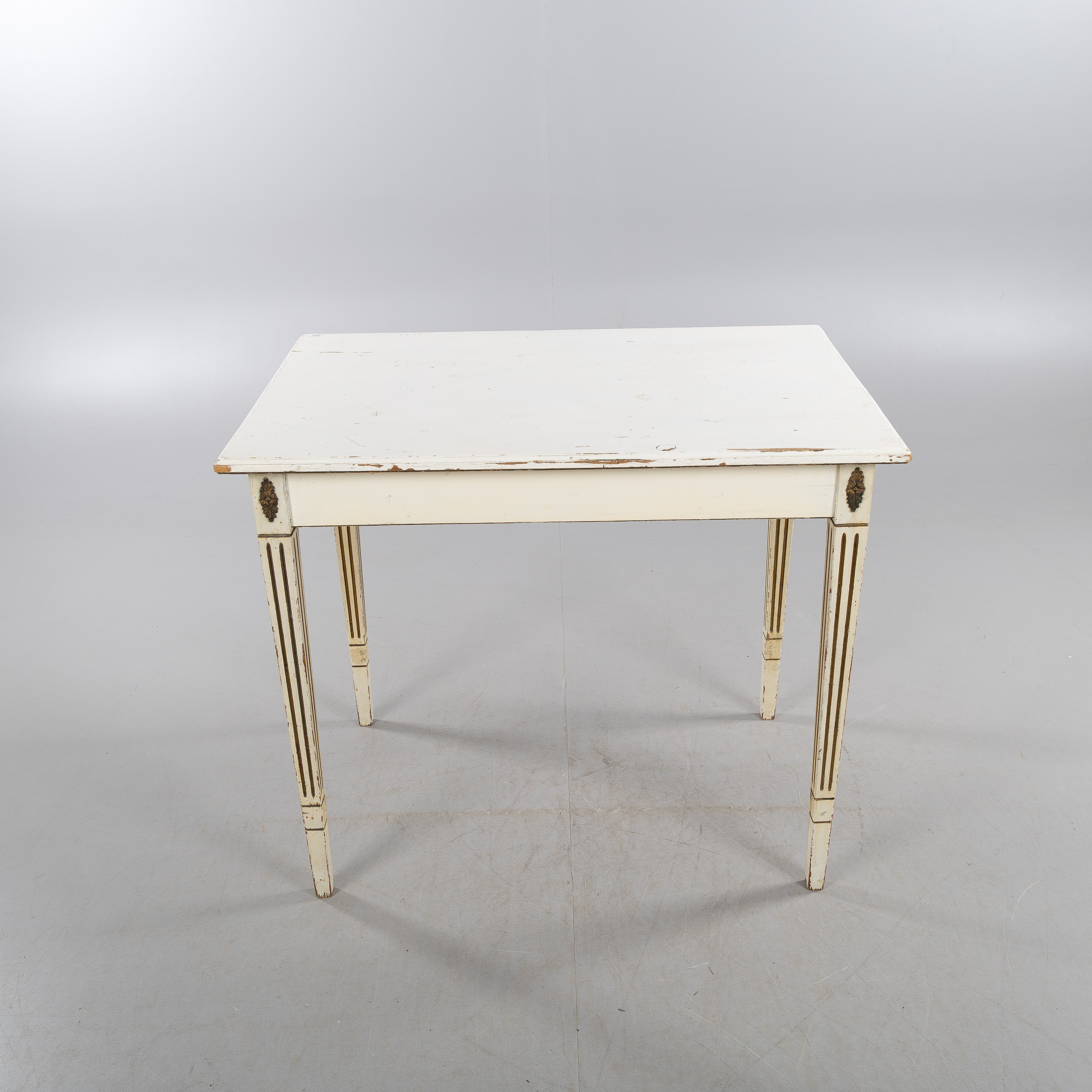 BORD, gustaviansk stil, vitmålat, 1900-talets första del.