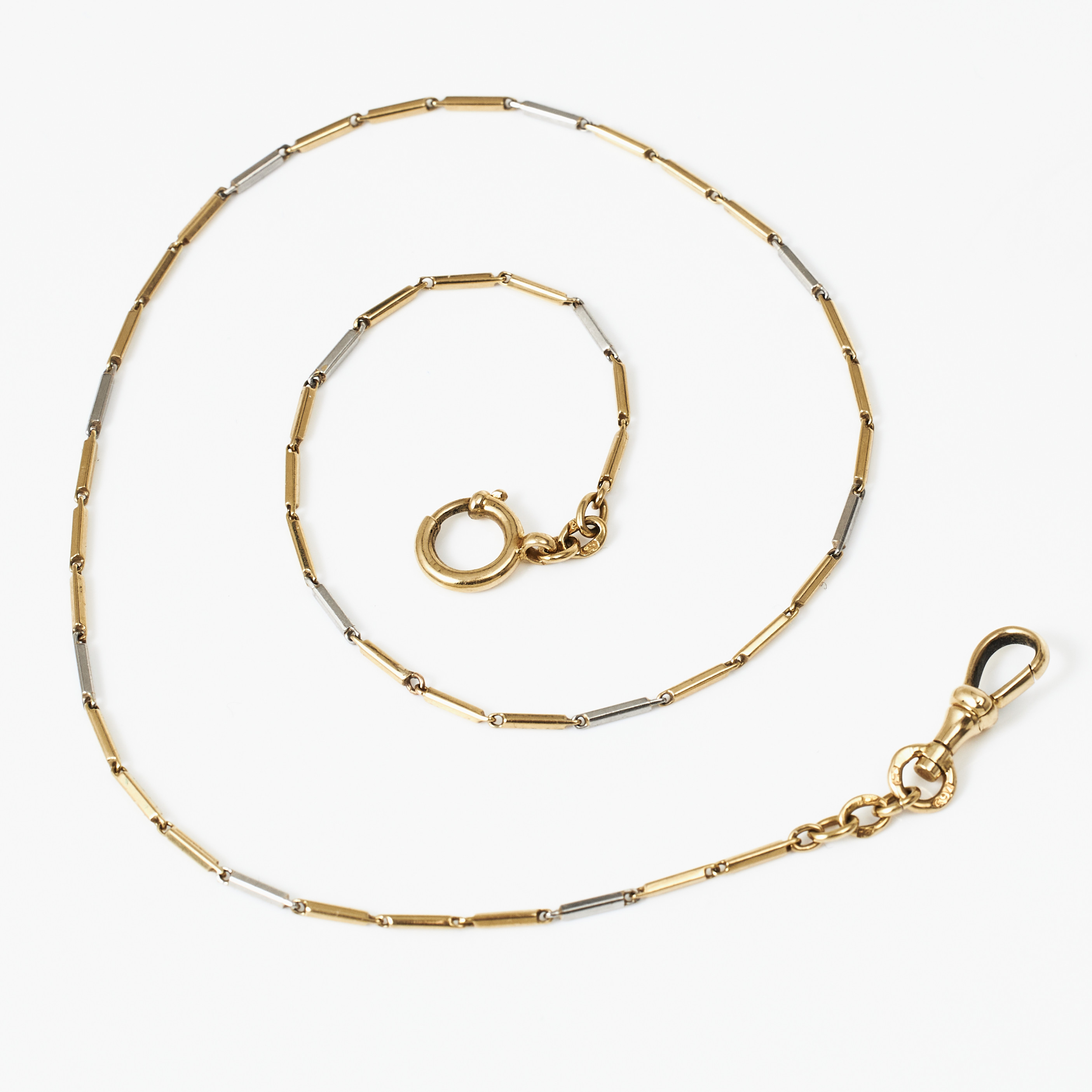 KLOCKKEDJA, 18 k röd/vitguld (765), stavlänk, karbinhake, utländska stämplar, svensk kontrollstämpel.