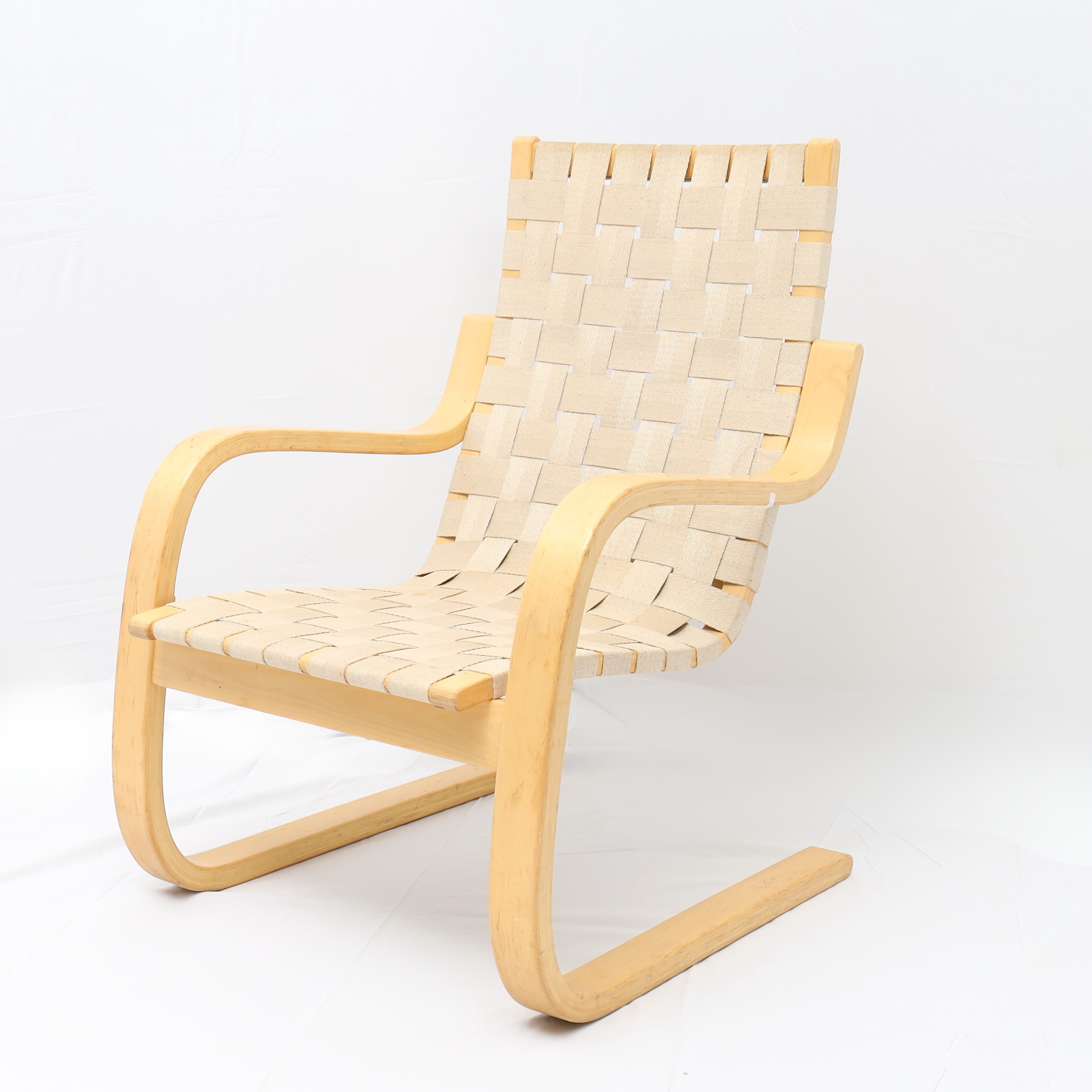 ALVAR AALTO. Fåtölj, modell 406, Artek Finland.