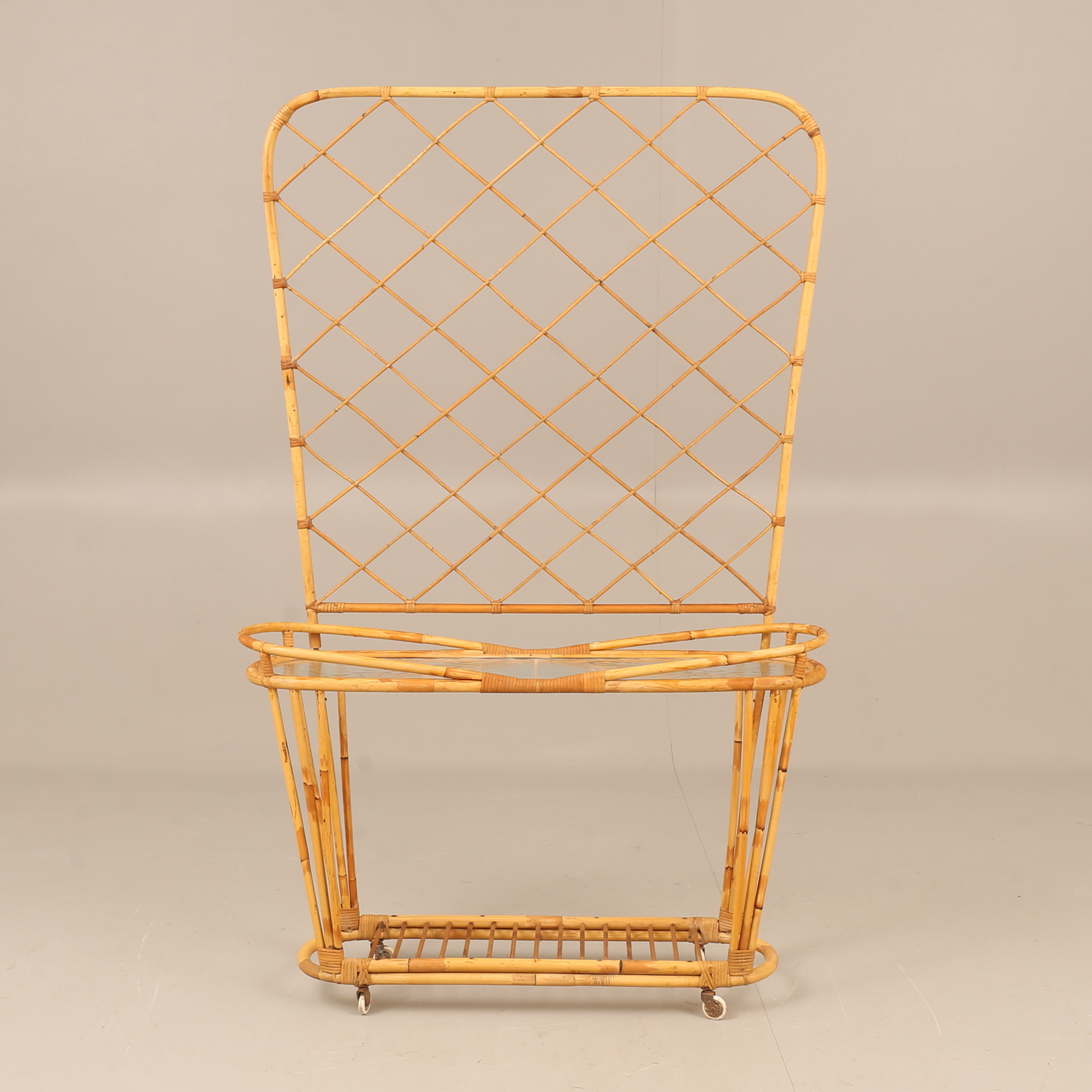 BLOMSTERBORD med spaljé, bambu och glas, 1900-tal.