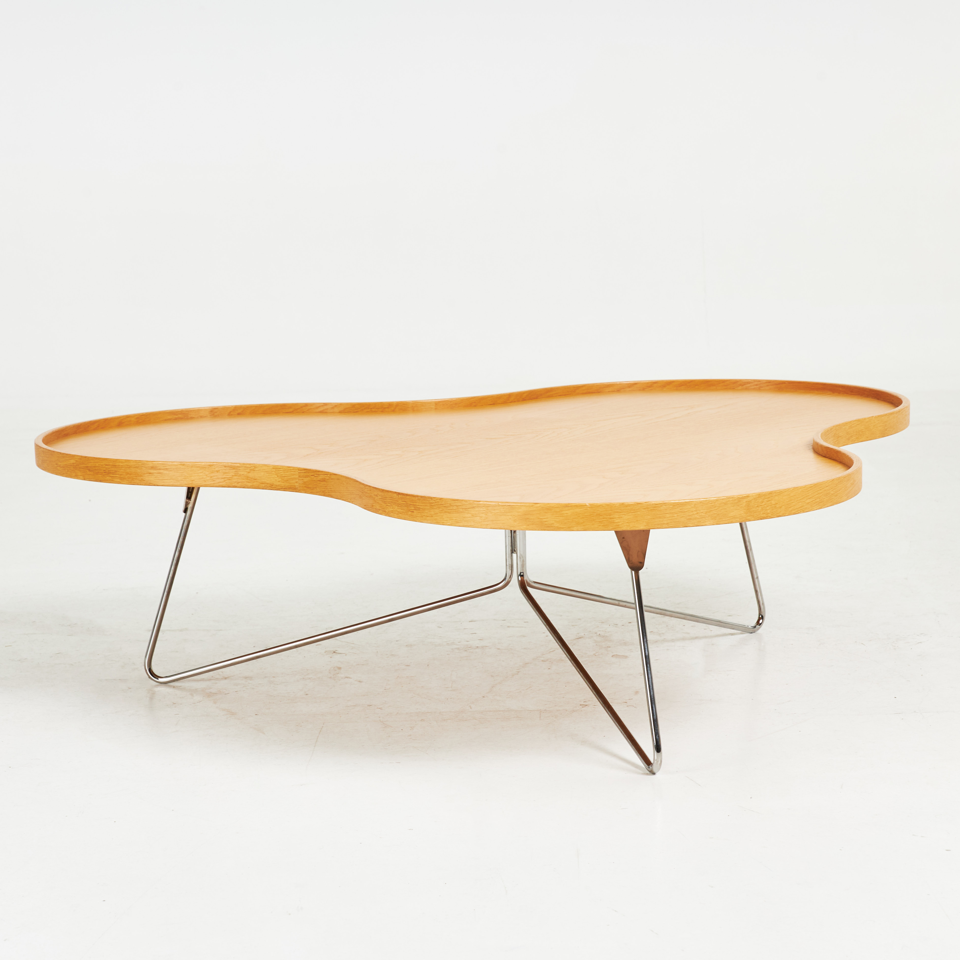 CHRISTINE SCHWARZER. soffbord, "Flower mono", Swedese, lackerad ek, chromade ben.