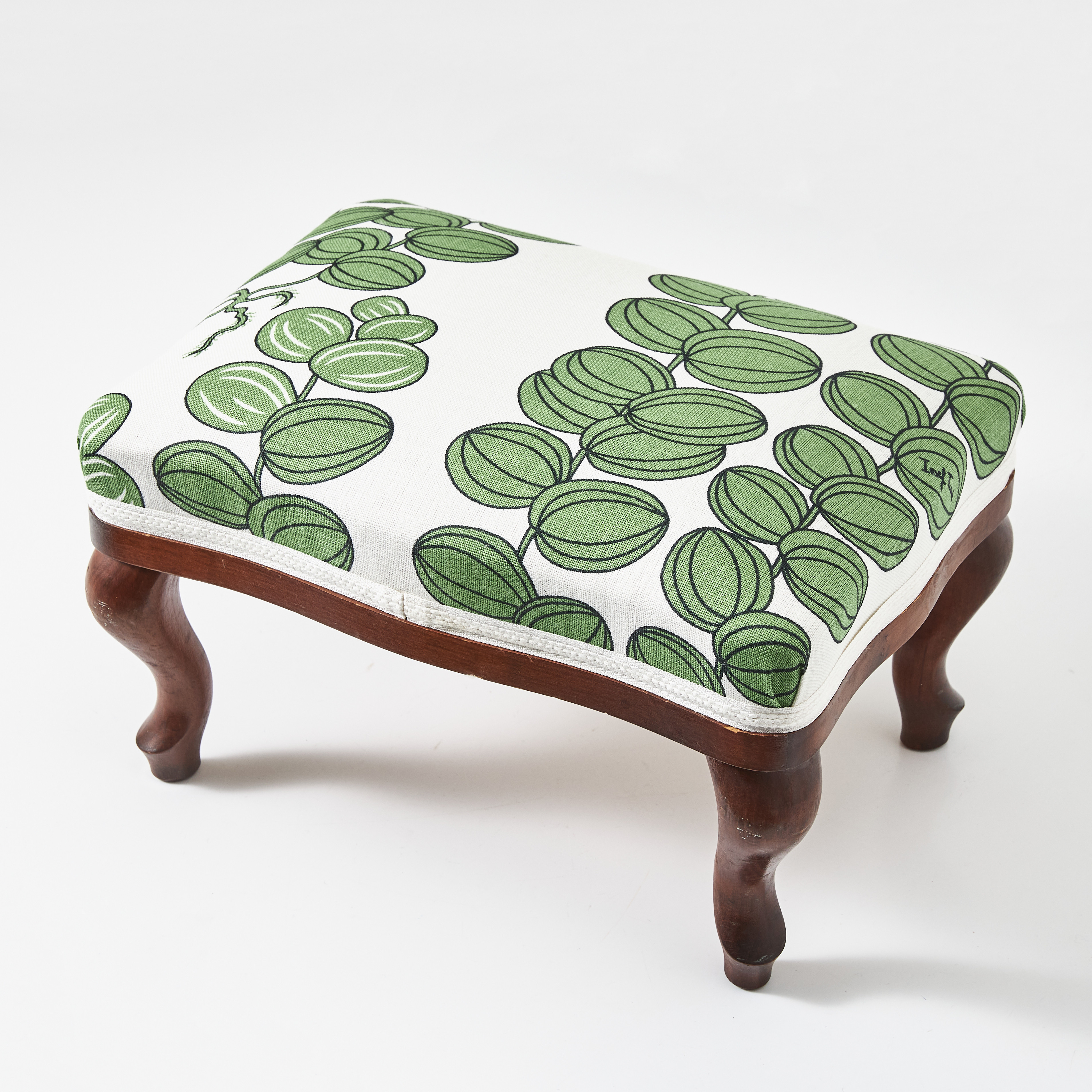 FOTPALL, 1900-tal, stoppad topp klädd med Josef Franks tyg Celotocaulis.