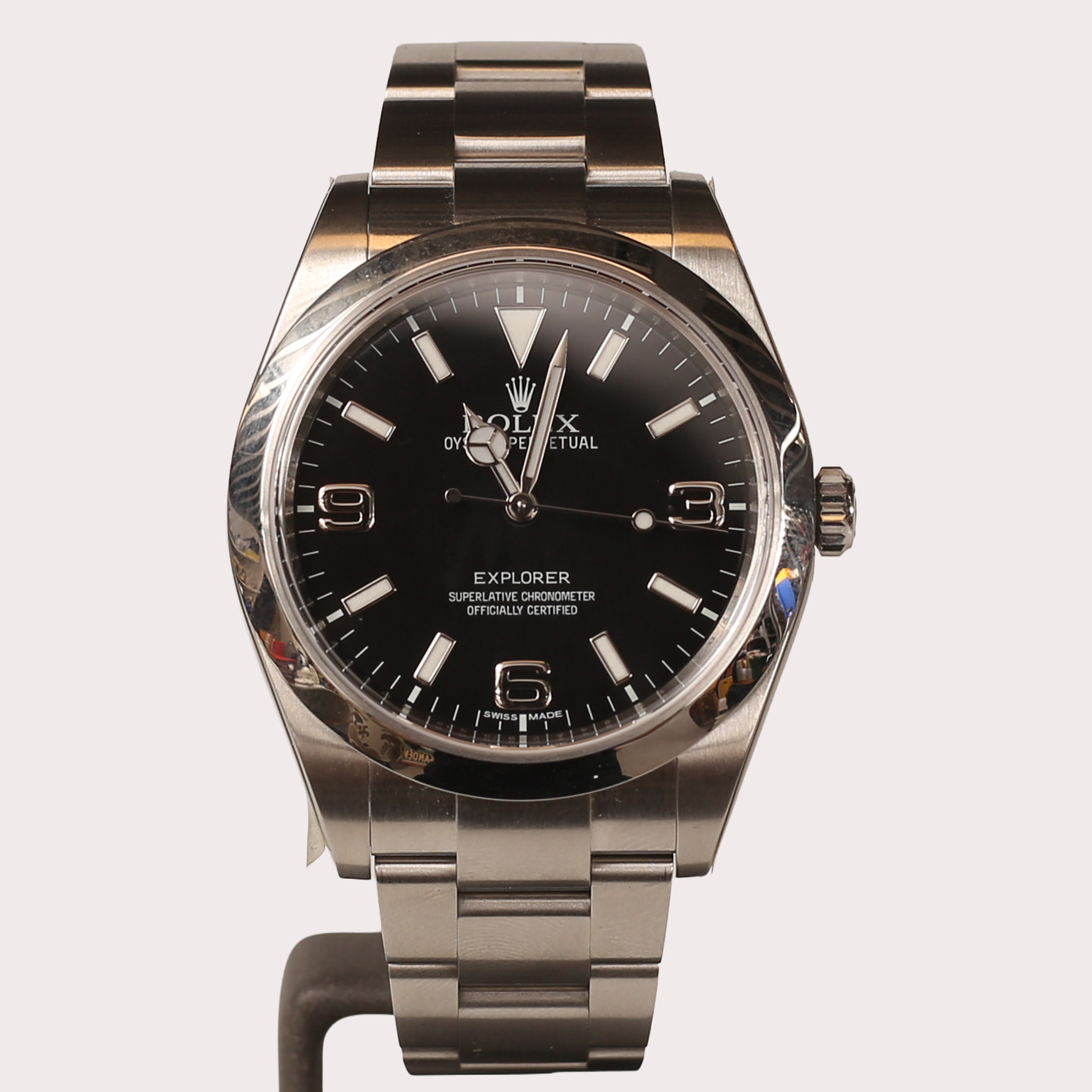 ROLEX EXPLORER, stål med svart urtavla, ref nr 214270. Komplett med cert och boxar, inköpt år 2016.