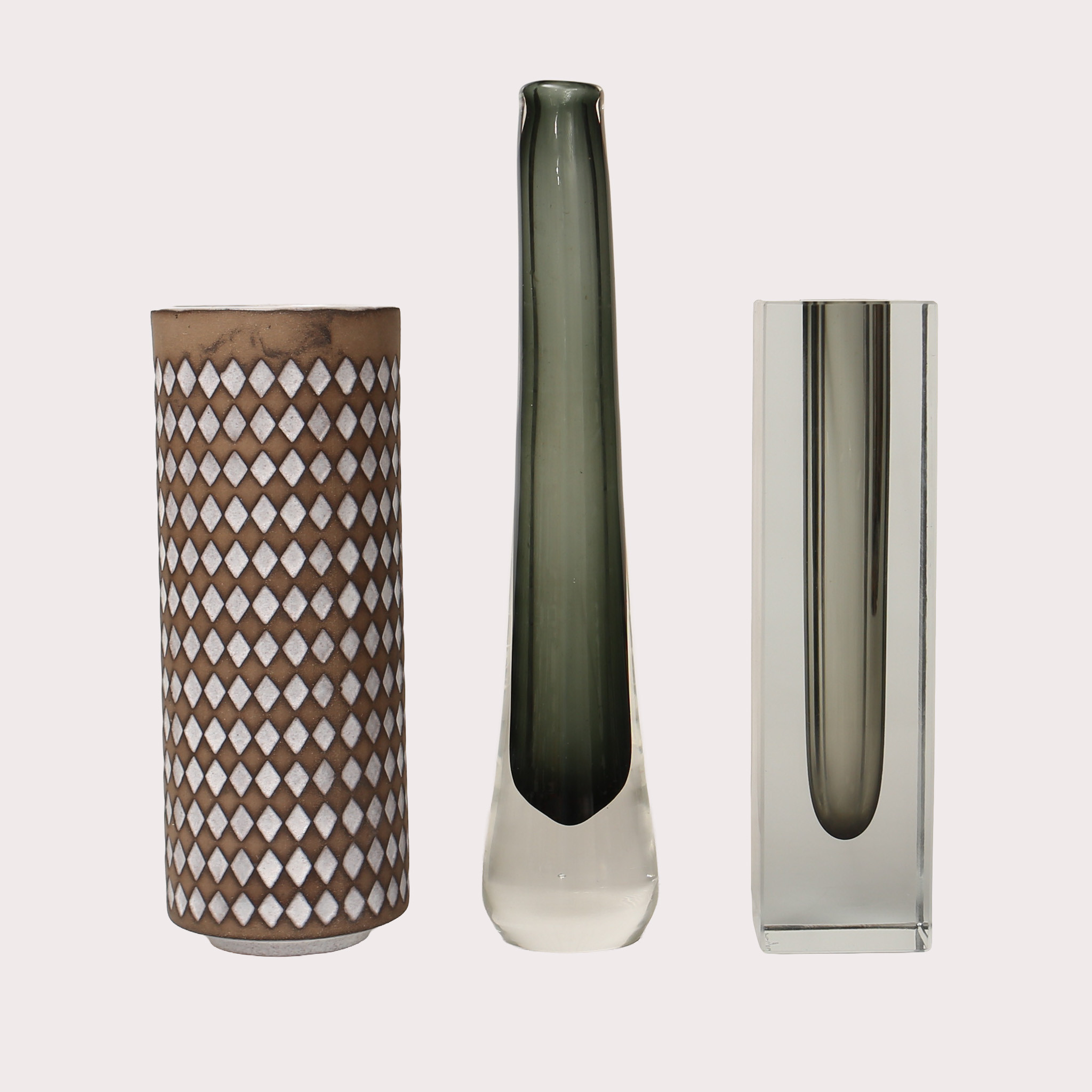 VAS, glas med underfång i grönt, cylinderformad vas, keramik, "Pepita", Ingrid Atterberg Upsala -Ekeby samt smal glasvas, osignerad.