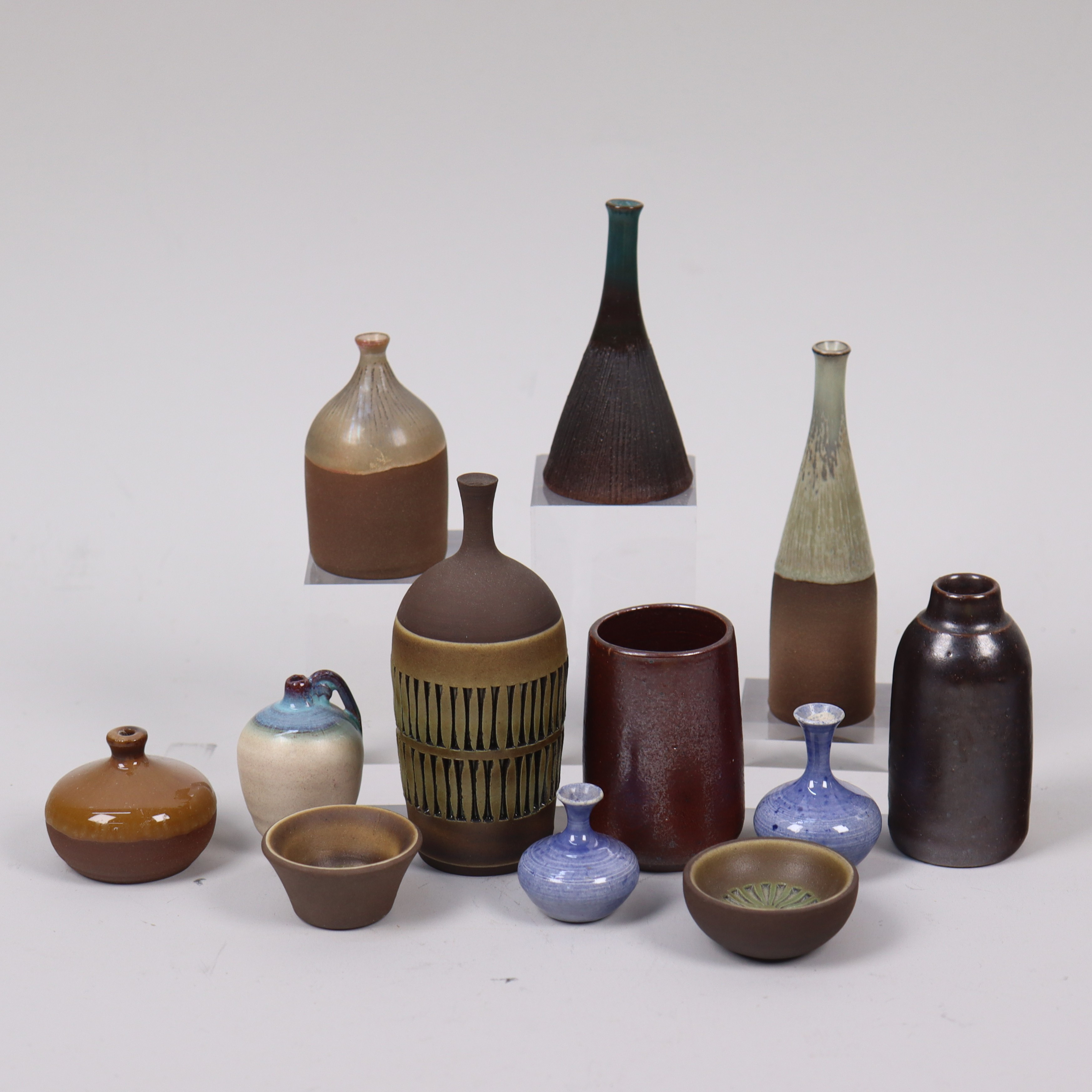 MINIATYRVASER, Sven Hofverberg m fl, 12 st.