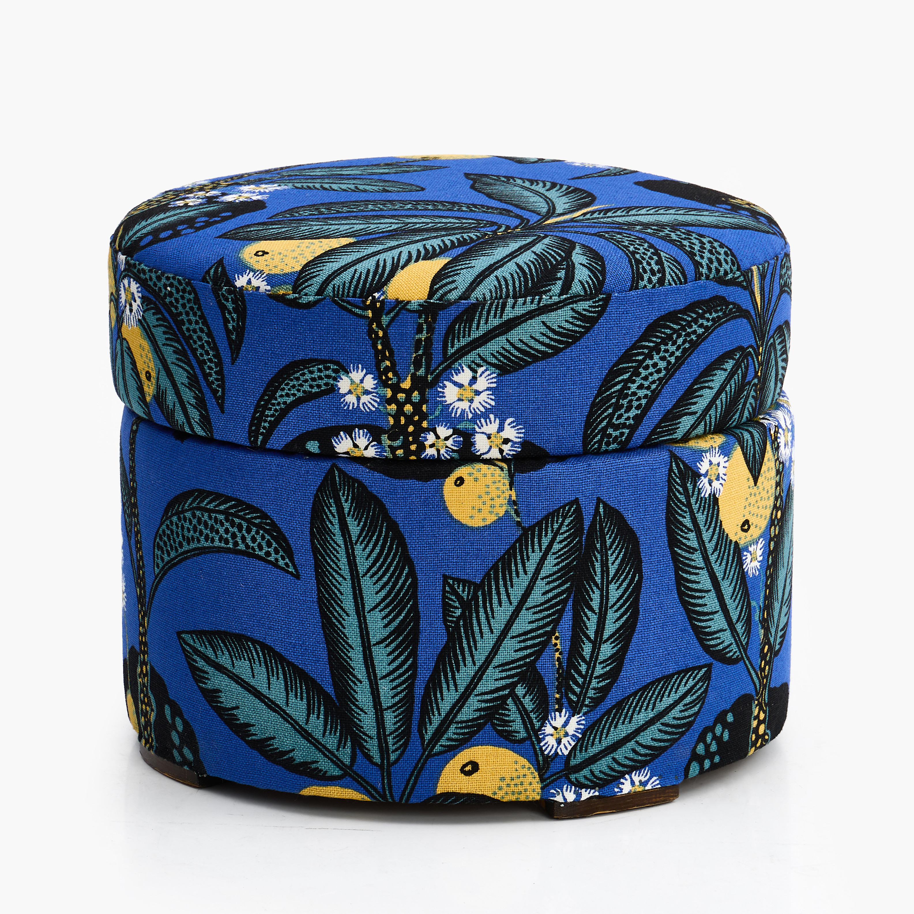 SYPUFF, 1940-tal, klädd i tyget "Notturno", Josef Frank för Firma Svenskt Tenn.