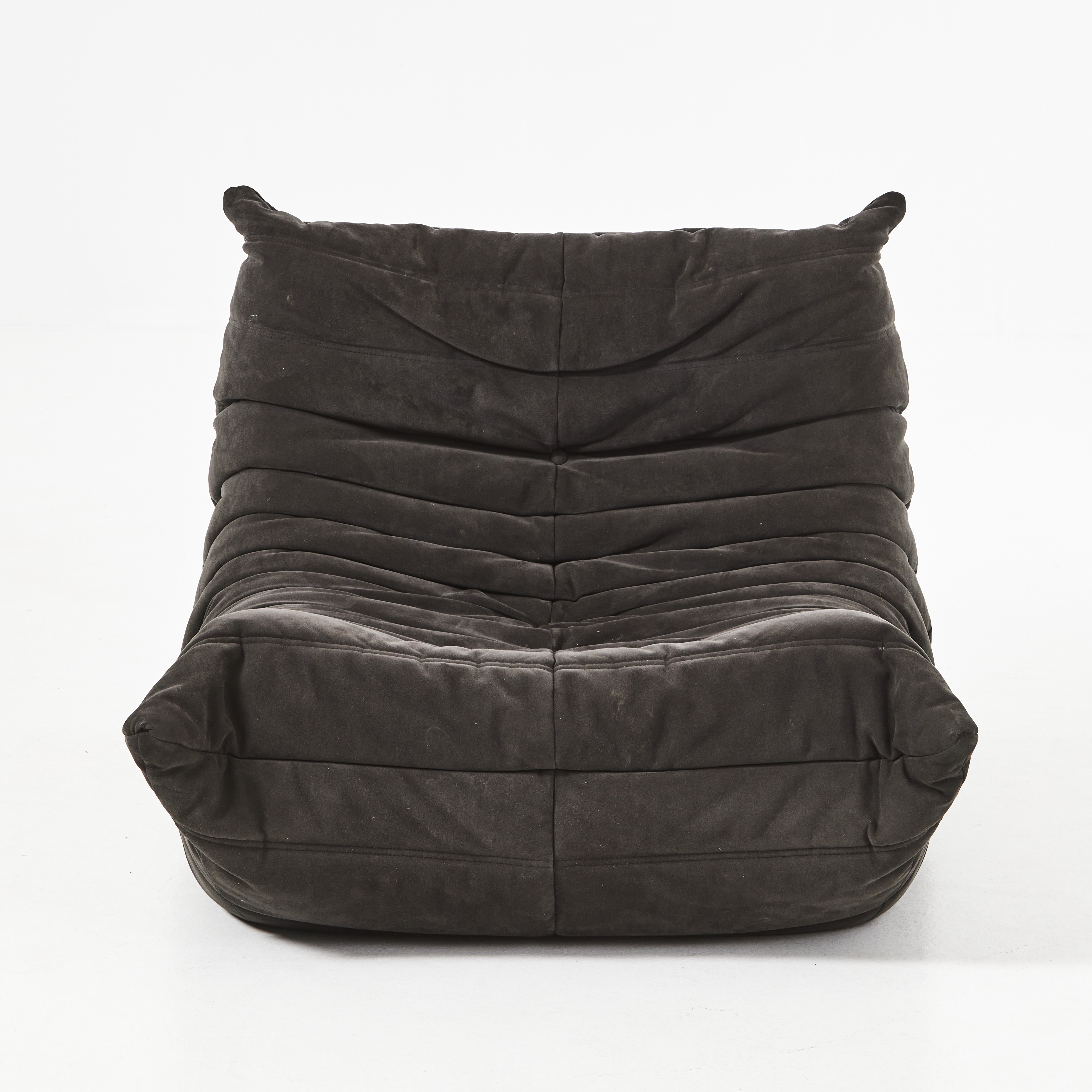 MICHEL DUCAROY. "Togo", fåtölj, Ligne Roset, Frankrike, klädsel i grå mockaimitation.