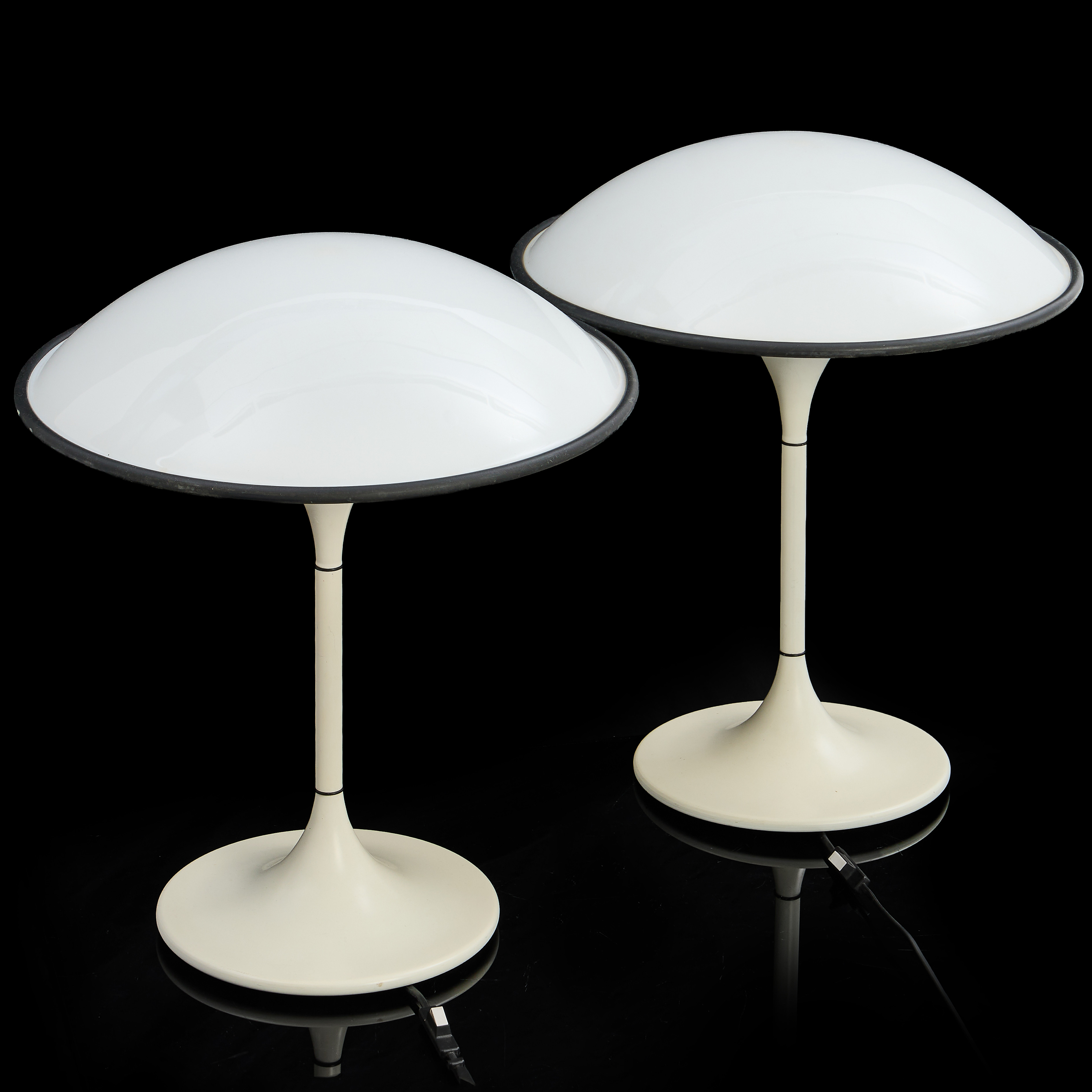 PREBEN JACOBSEN (DANMARK, 1928–1965). Bordslampor, ett par, "Cosmos", för Fog & Mørup, Danmark, modell formgiven 1984.