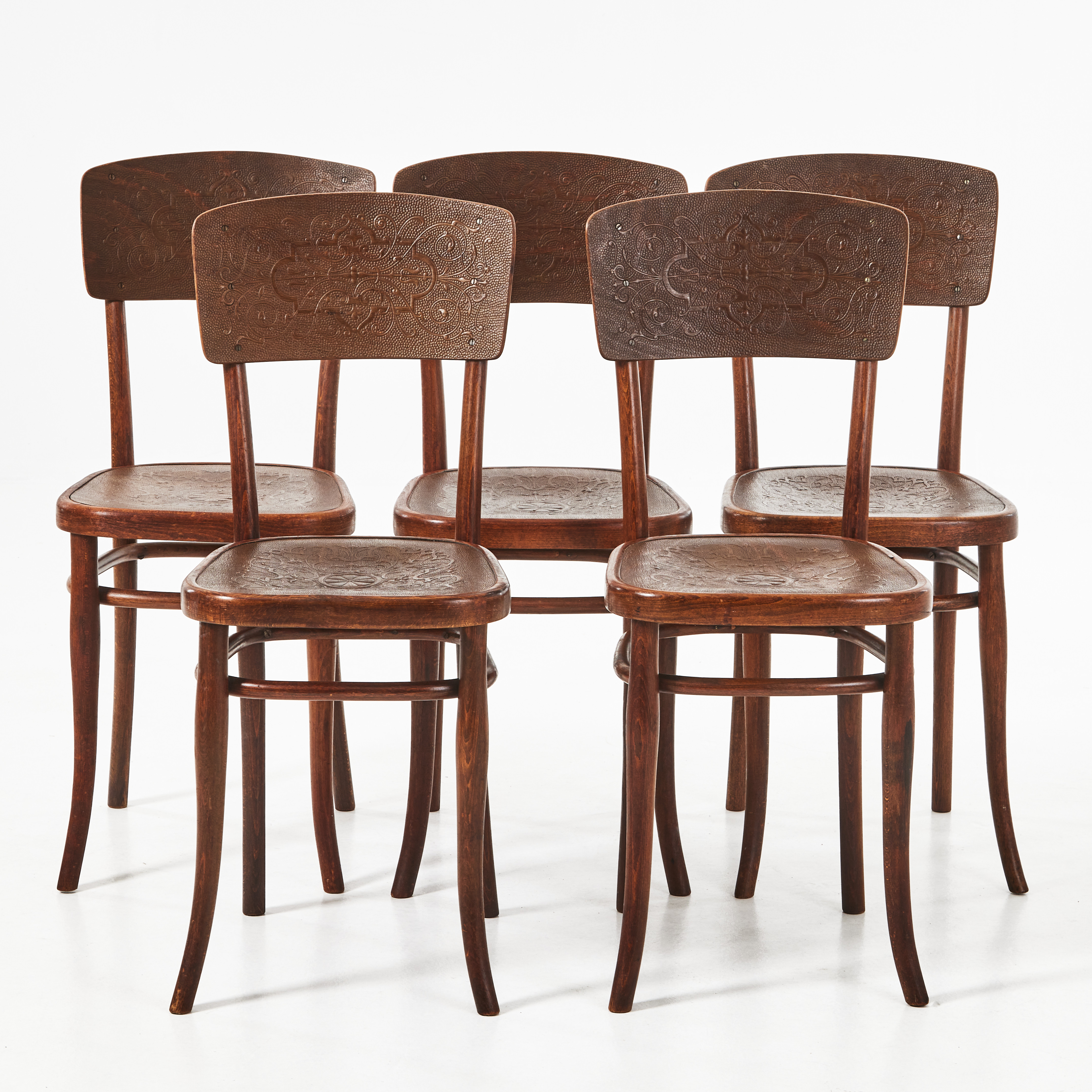 THONET, caféstolar, 6 st., modell 57, betsad bok, präglade sitsar samt på ryggbricka med riklig dekor av bladslingor, Wien omkring 1900.