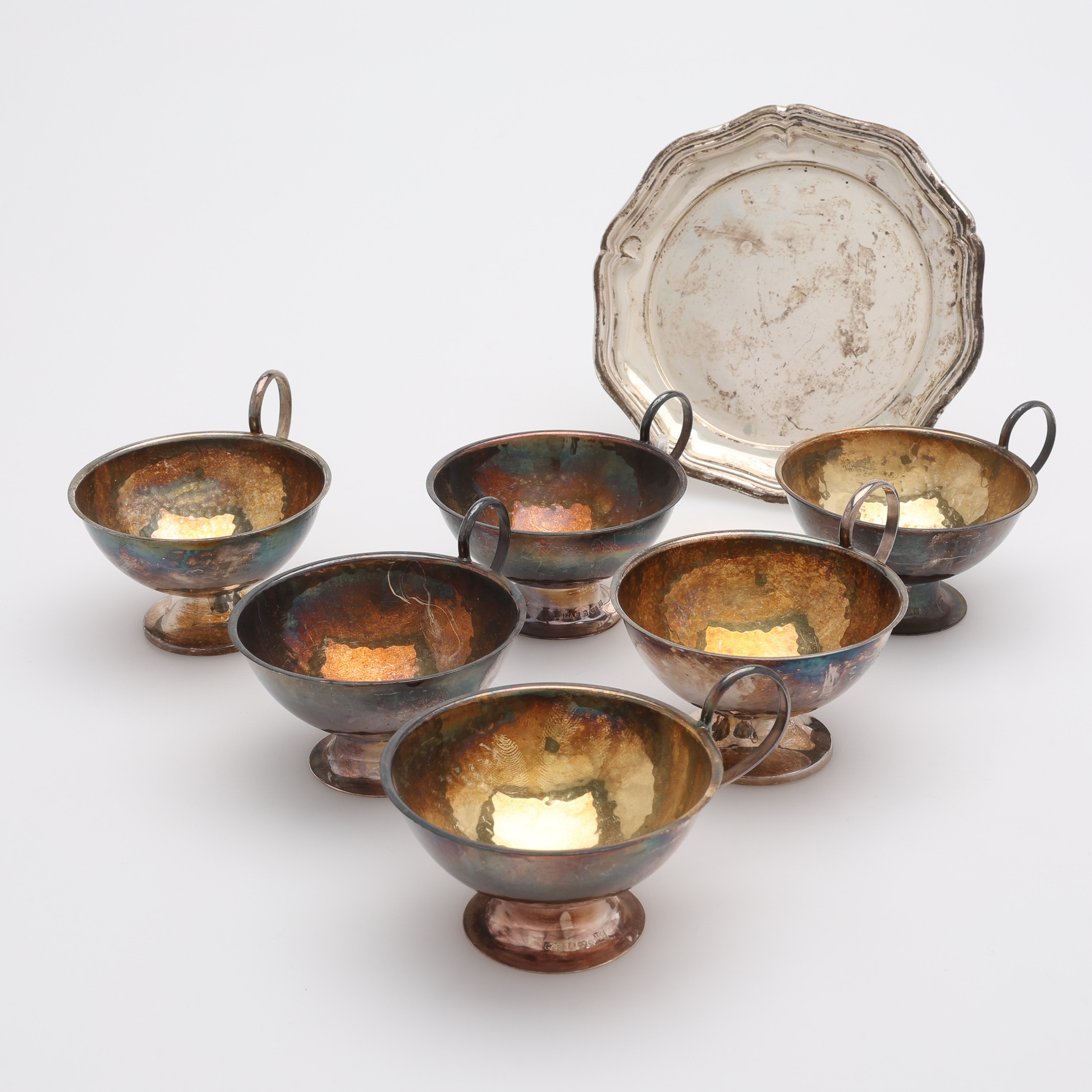 PUNSCHKOPPAR, SEX STYCKEN, SAMT ETT FAT, SILVER, TOTAL VIKT 265 GRAM.