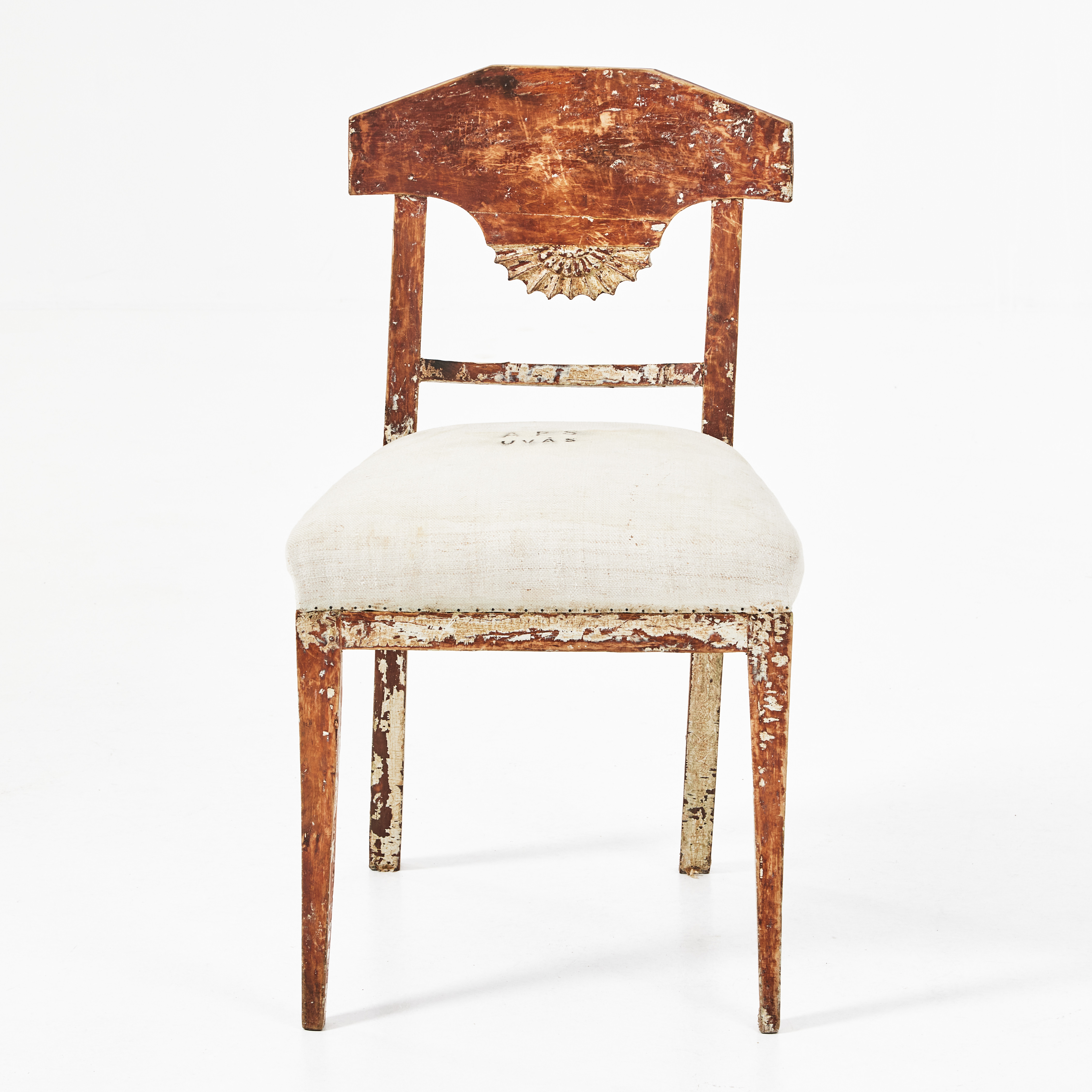 STOL, 1800-talets senare hälft, rygg med träskuren dekor.