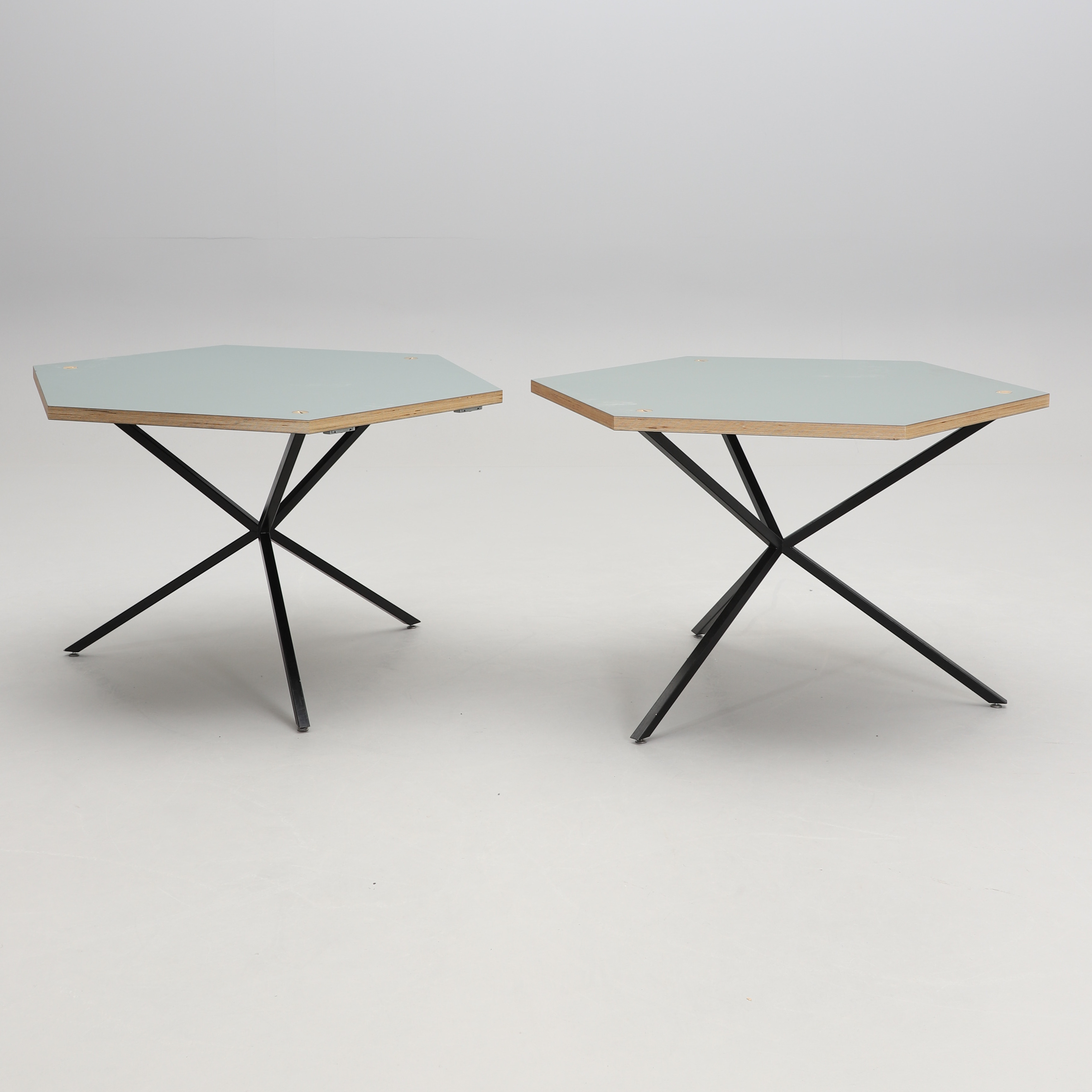 PER SÖDERBERG. CAFÉBORD/MATBORD, "NEB Hexagon", ett par, NoEarlyBirds, samtida.