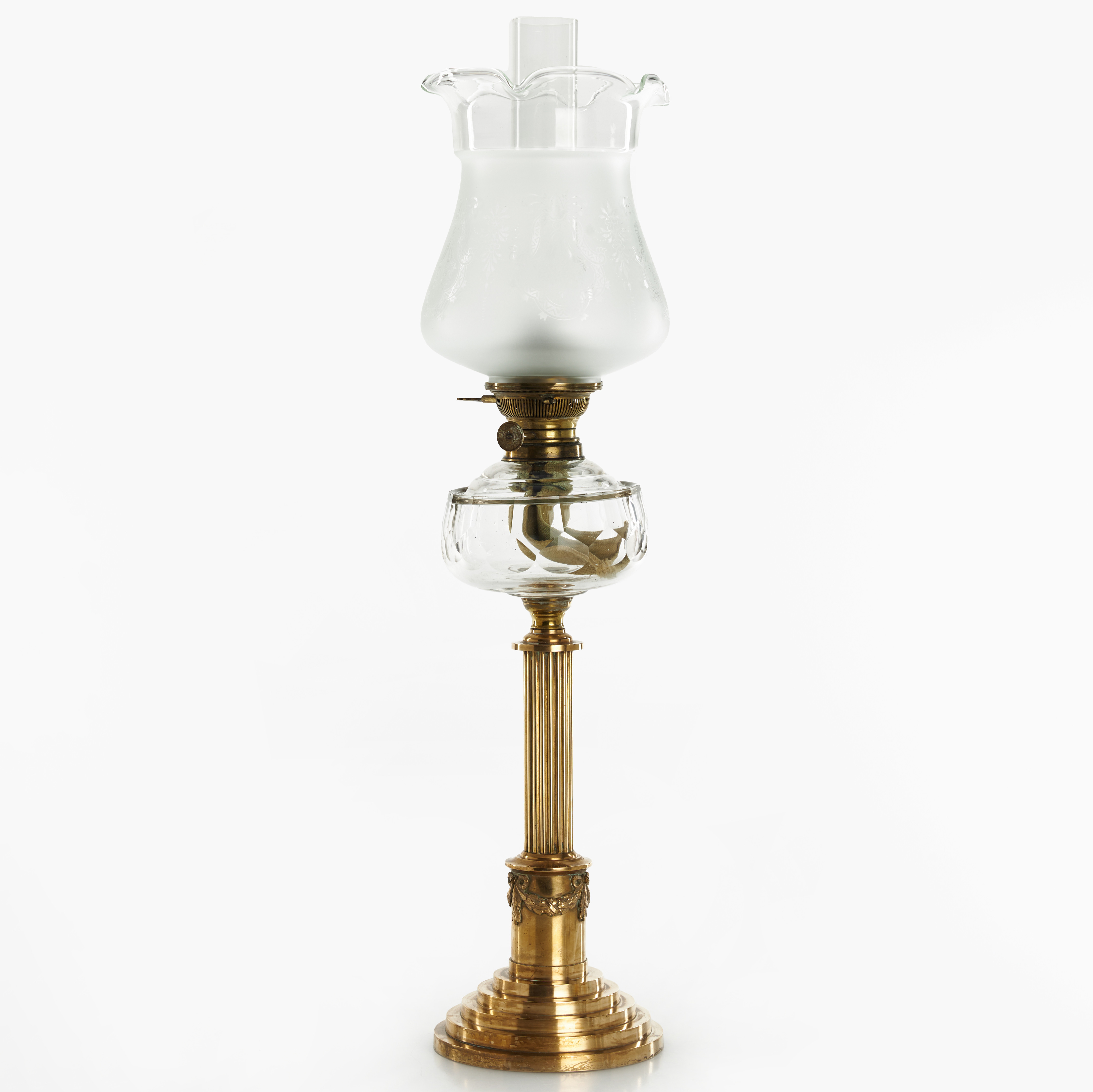 BORDSFOTOGENLAMPA, No 41 R, Skultuna, omkring år 1900, fot i mässing, oljehus, kupa och brännarrör i glas.