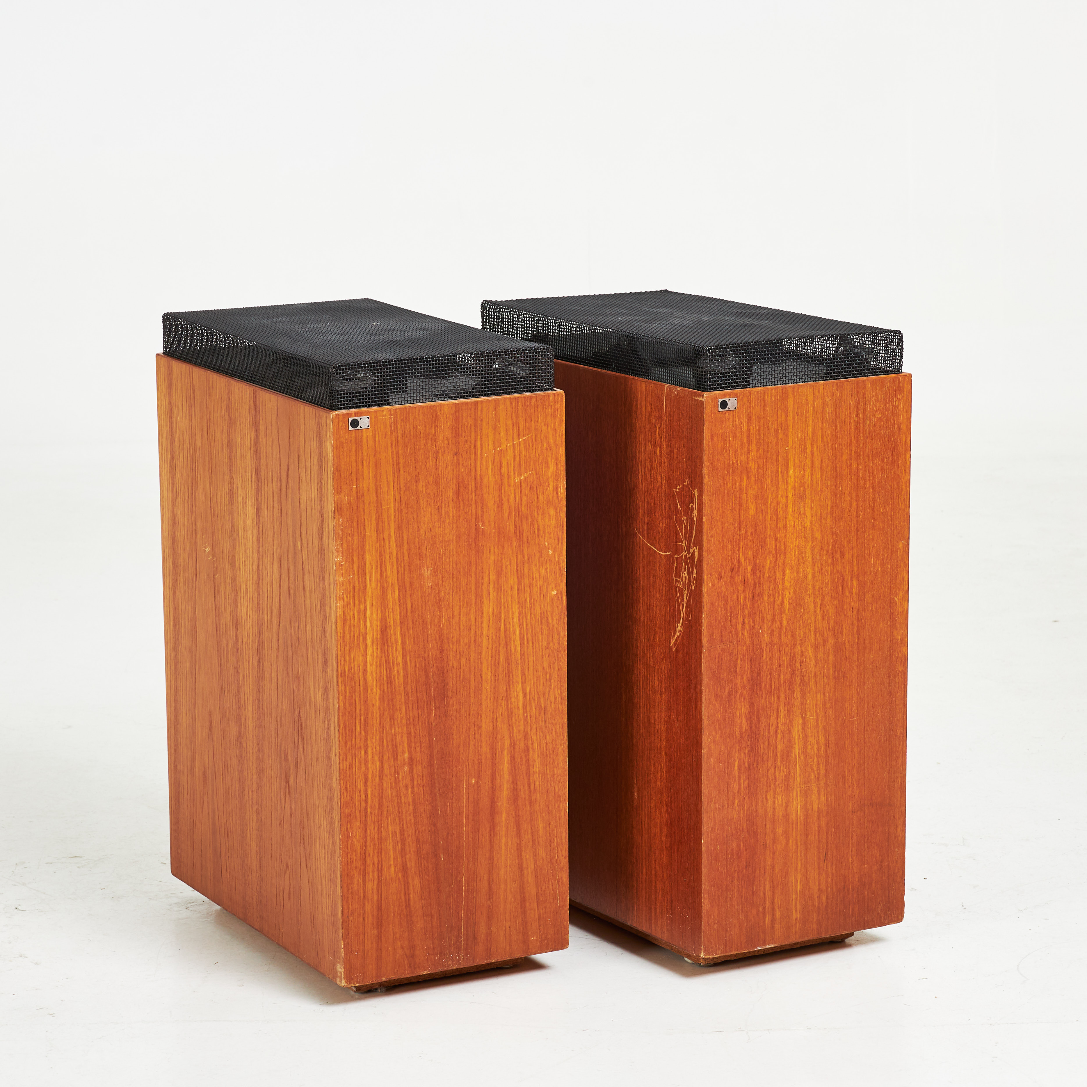 HÖGTALARE, ett par, SONAB, OA-5, Stig Carlsson, teakfanér, brickmärkning, 4-8 ohm, serienr 72451, Made in Sweden.