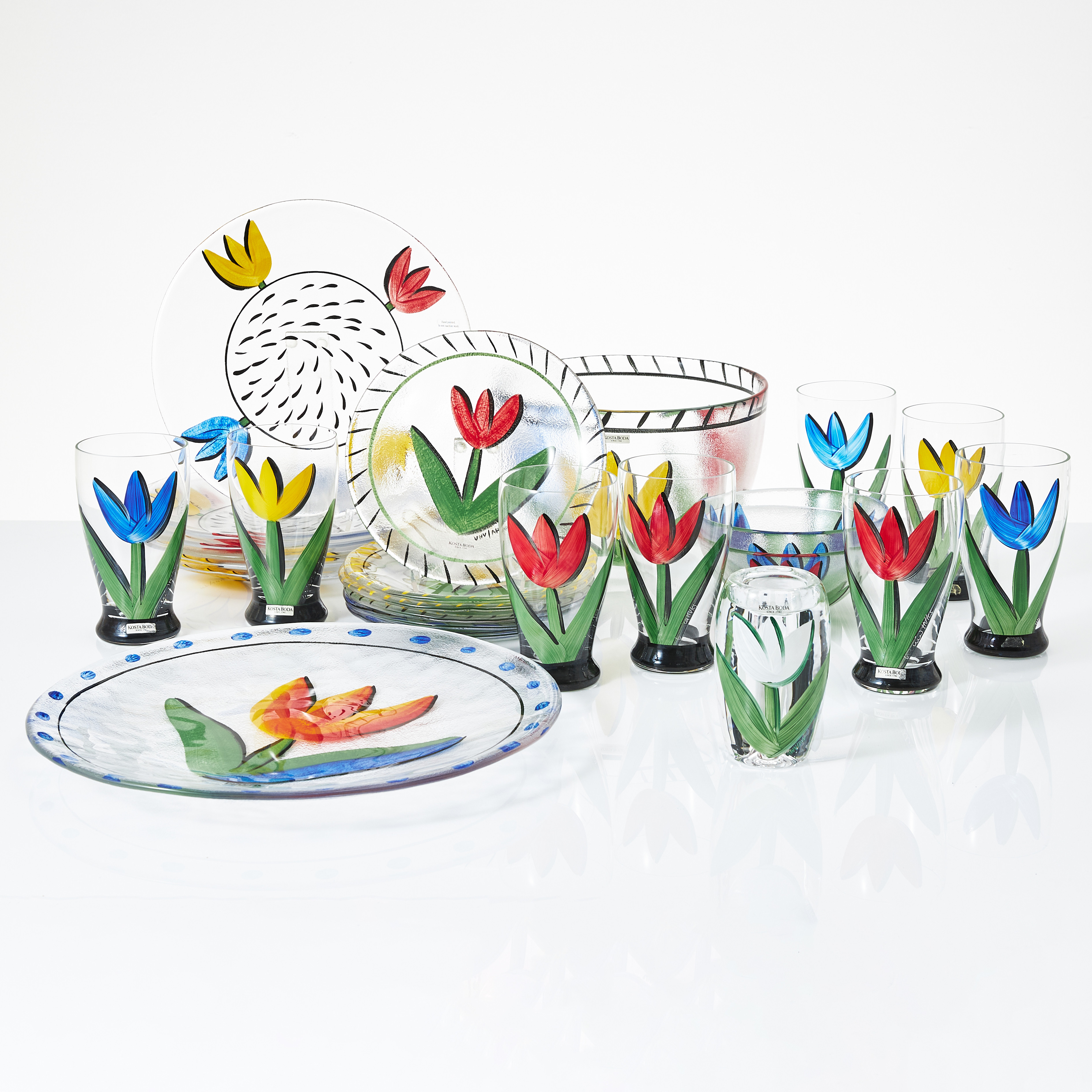 ULRICA HYDMAN-VALLIEN, "Tulipa", 25 dlr, bemålat klarglas med tulpanmotiv i olika färger, Kosta Boda.