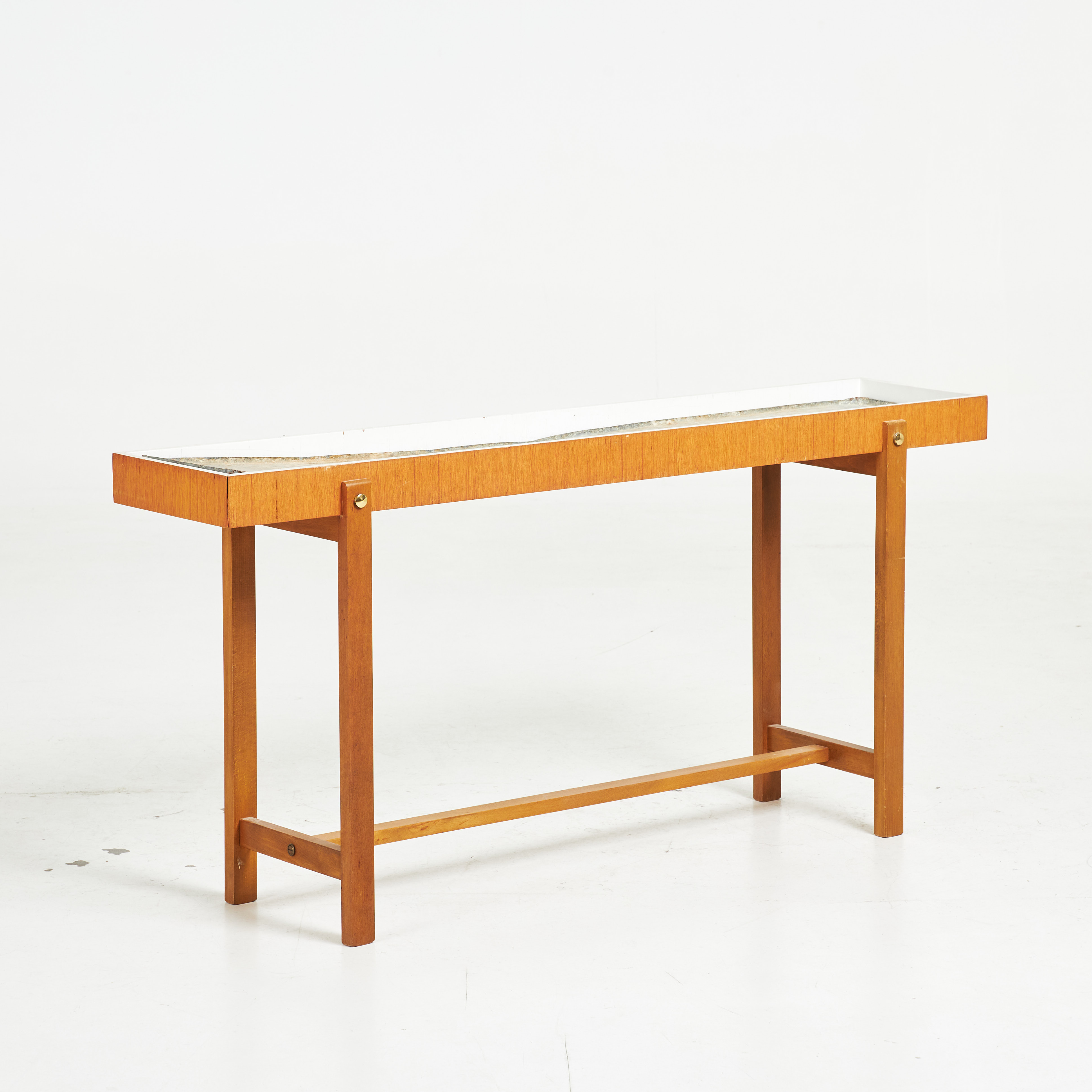 BLOMBORD, 1950/60-tal, fanerad i teak, med insats.