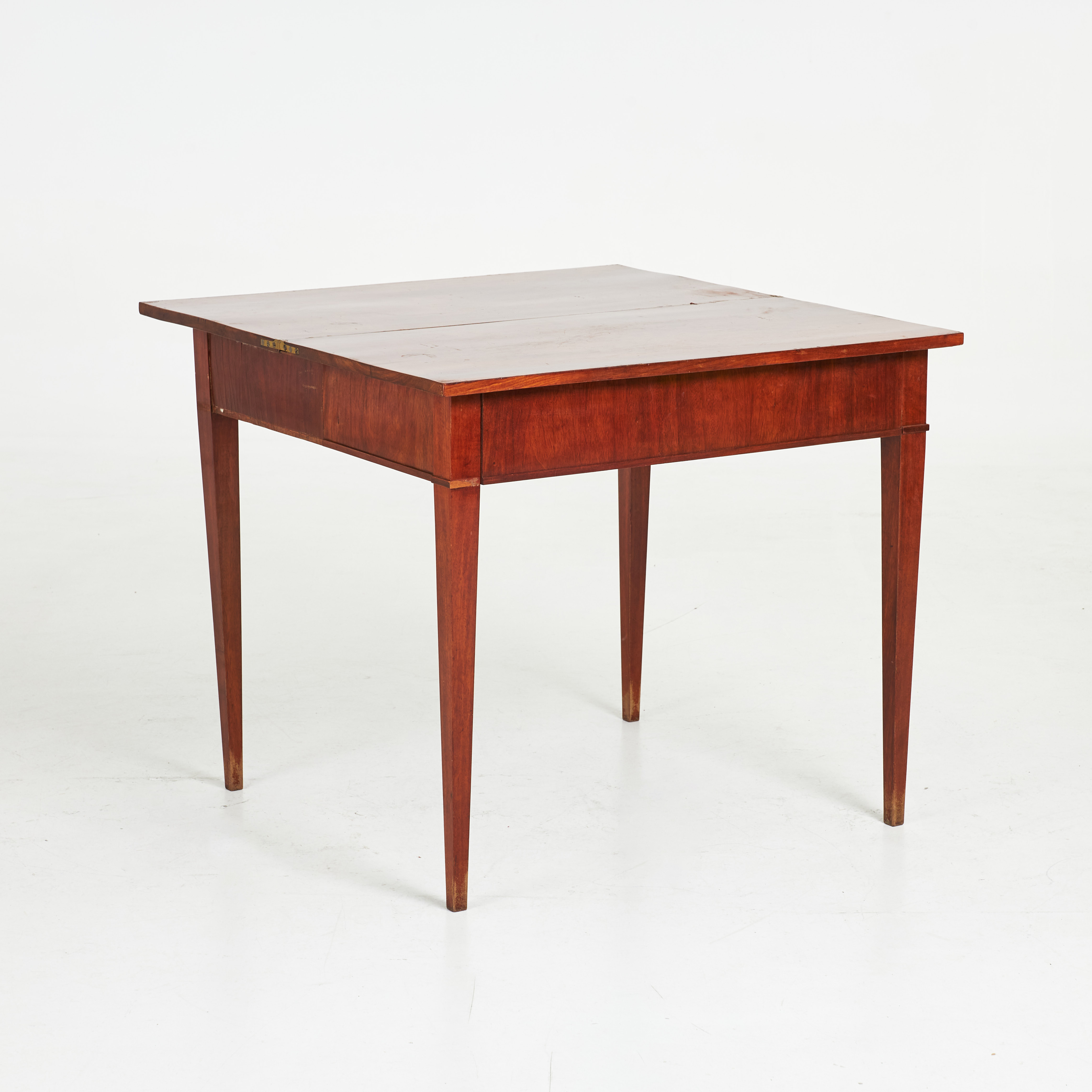 SPELBORD, 1800-tal, fanerad i mahogny, låda i sarg.