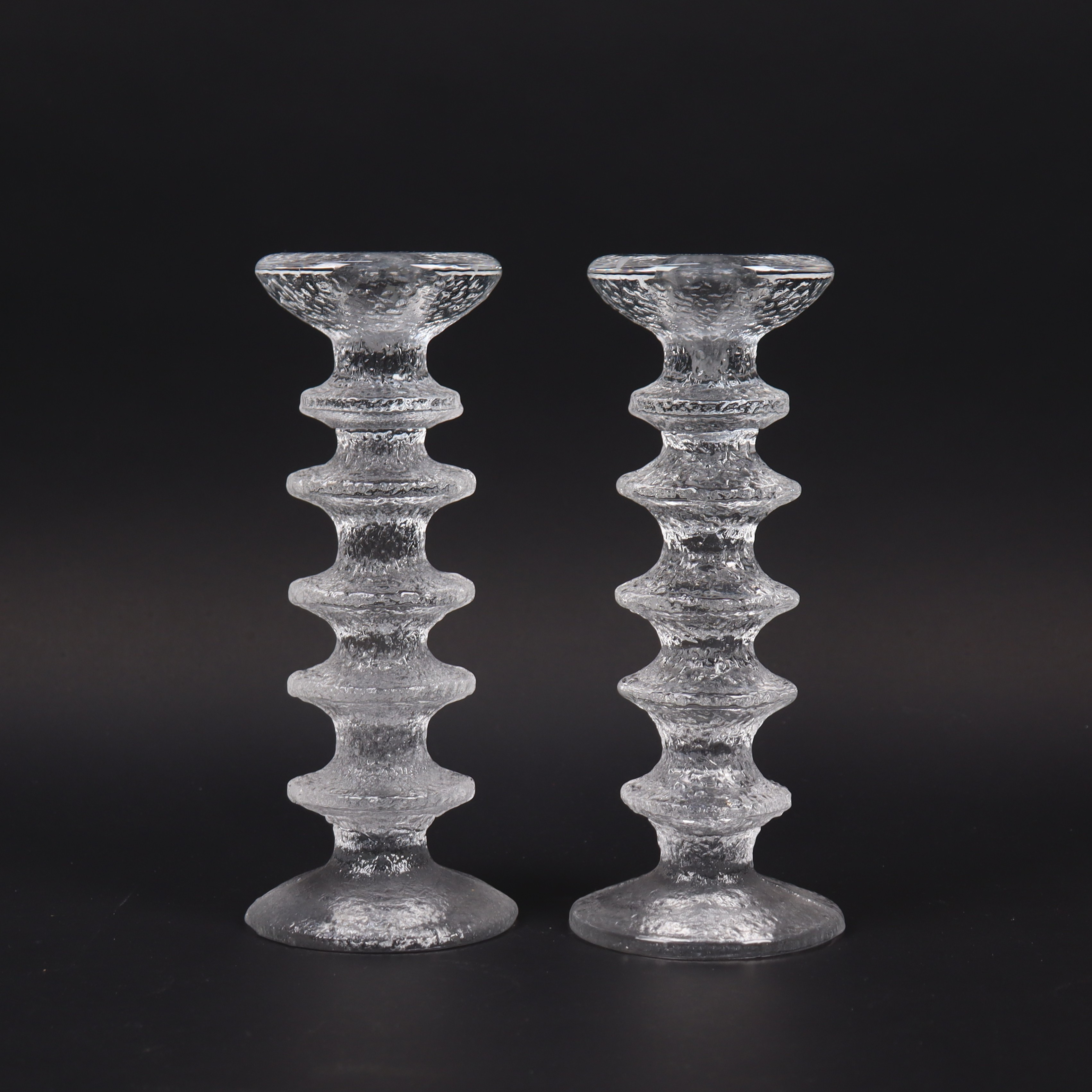 TIMO SARPANEVA. "Festivo", ljusstakar i glas, Iittala, 1 par.