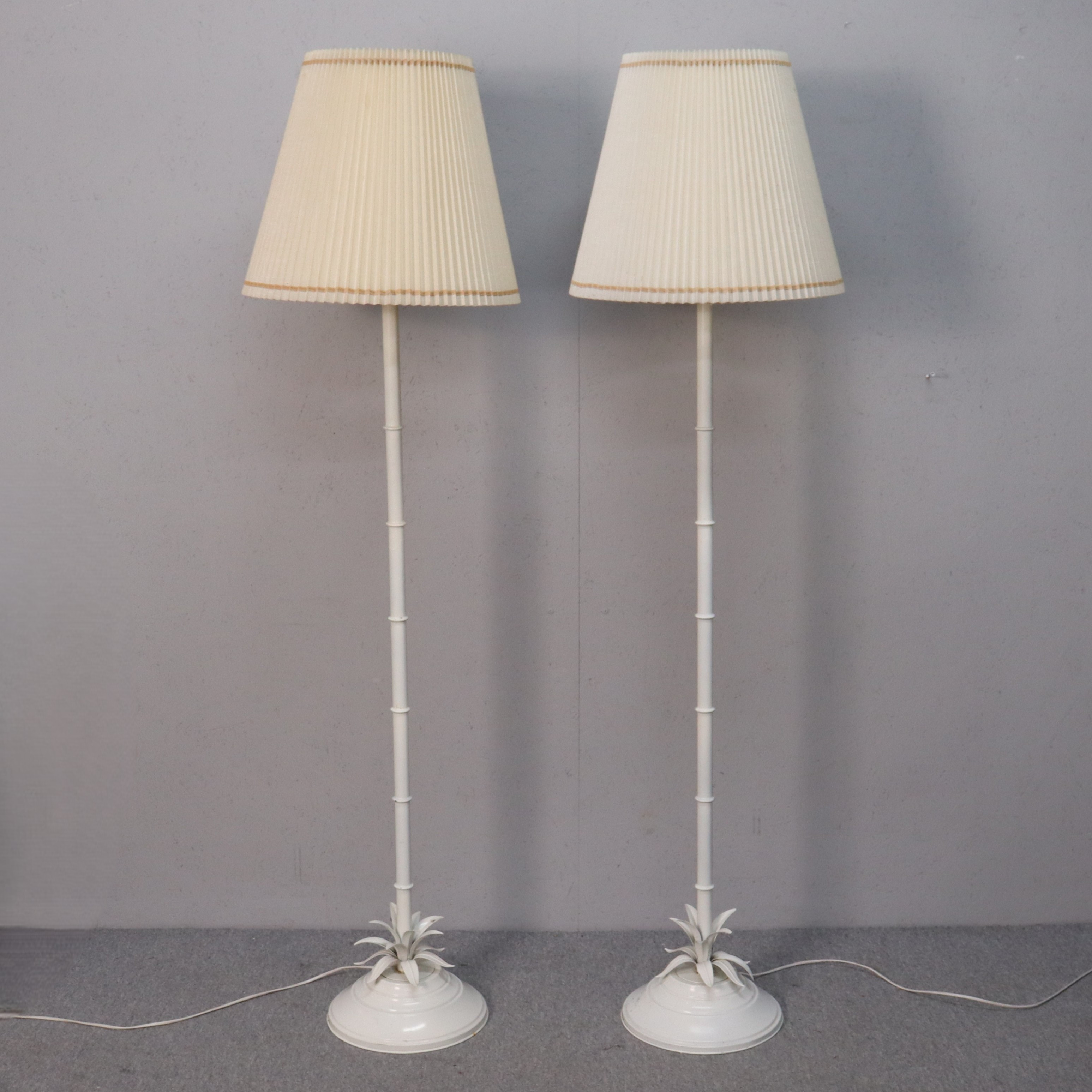 GOLVLAMPA, Miranda AB, Typ 281, kolonial stil, metall, 1 par.