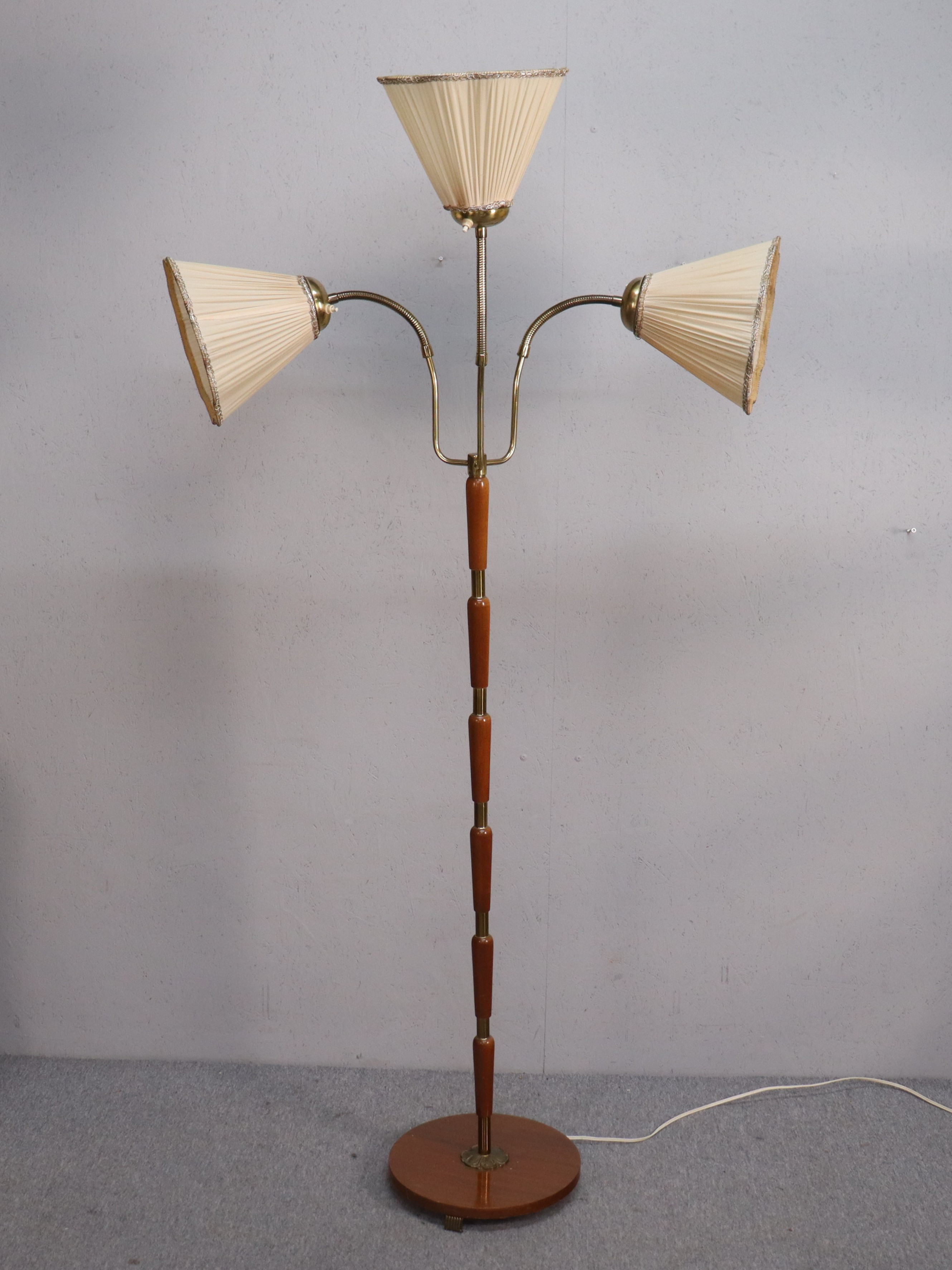 GOLVLAMPA, trearmad, 1930/40-tal.