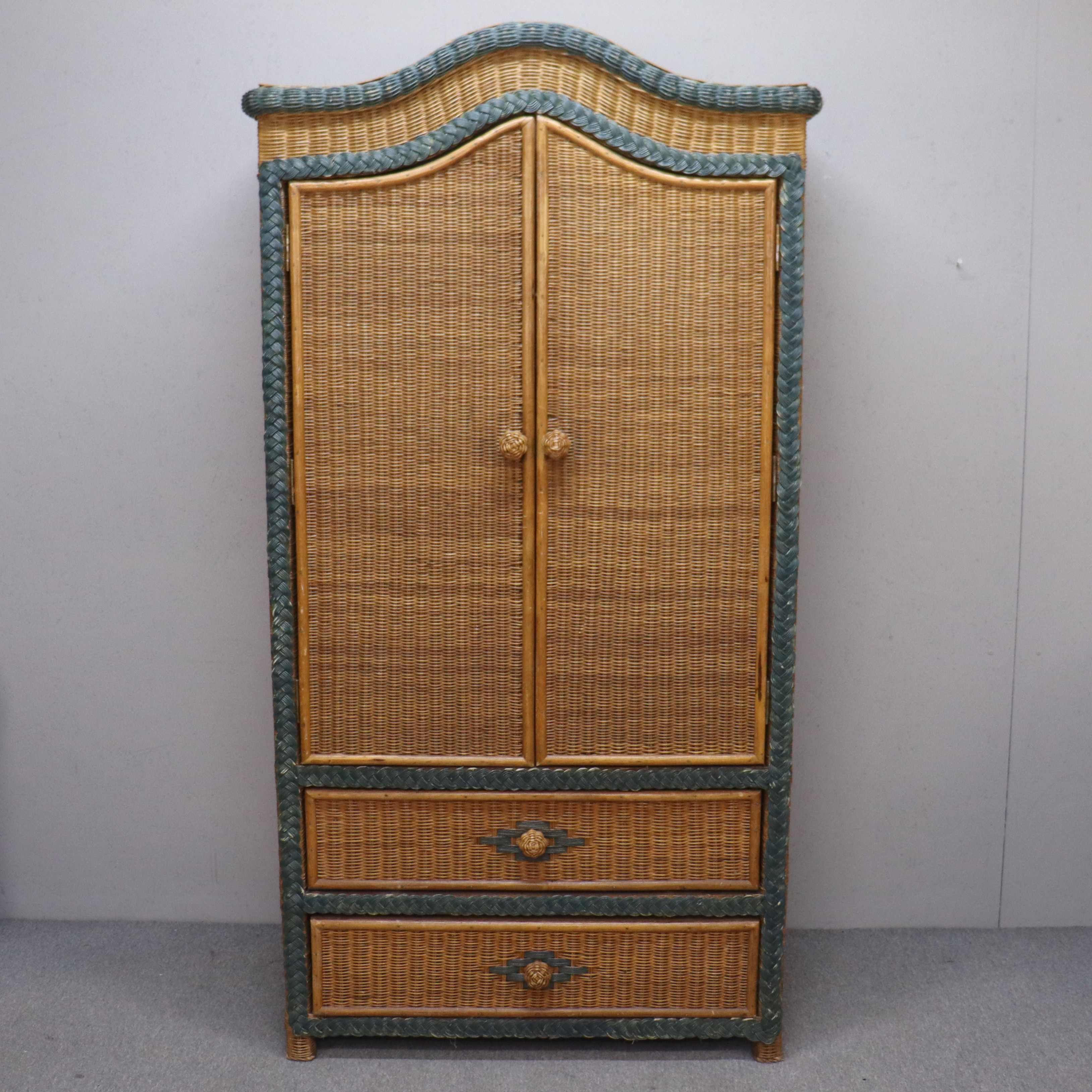 KLÄDSKÅP / GARDEROB, rotting, kolonial stil, 1970-tal.