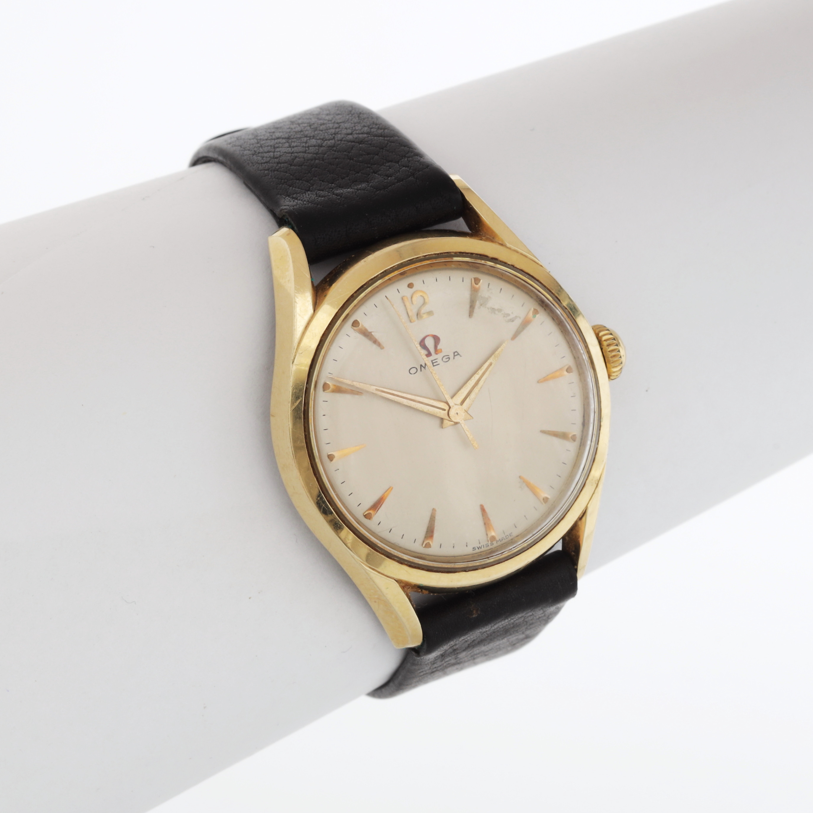 OMEGA, herrarmbandsur, manuell, guld på stål.