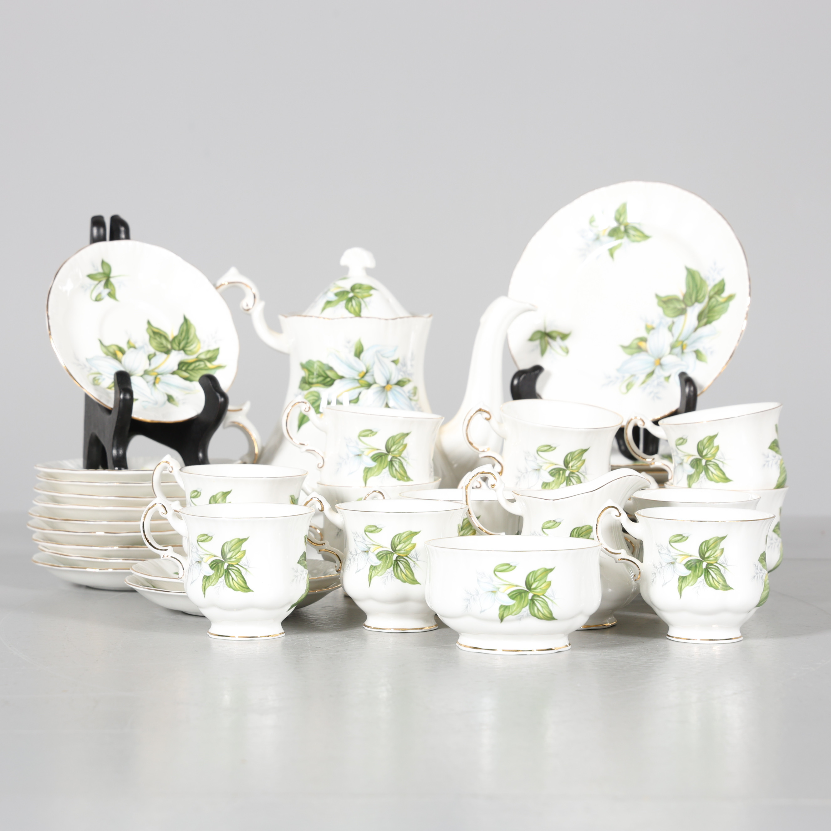 KAFFESERVIS, 39 delar, porslin, "Trillium", Paragon, England.