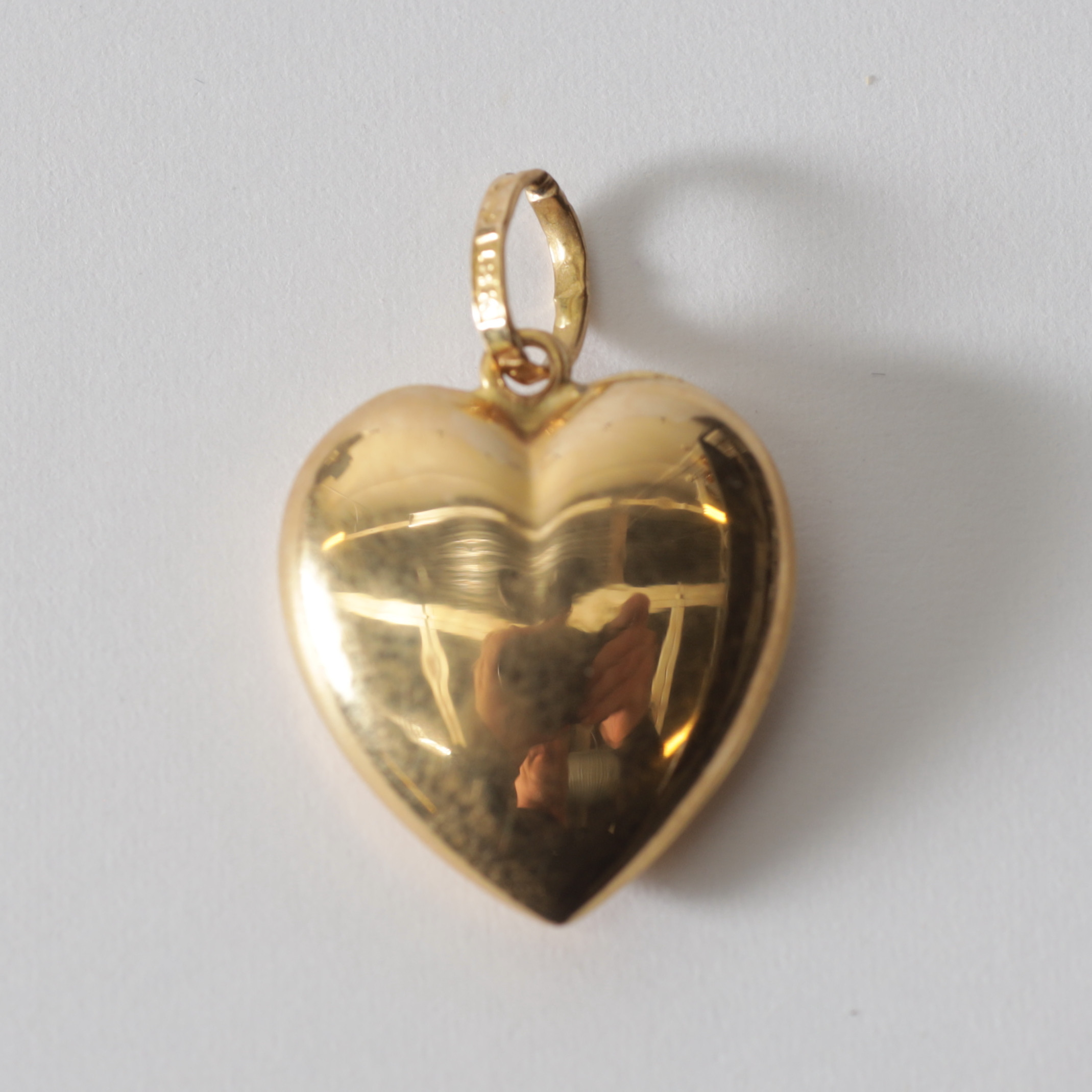 HÄNGE, 18K guld, 1970-tal. Totalvikt ca 1,2 gram.