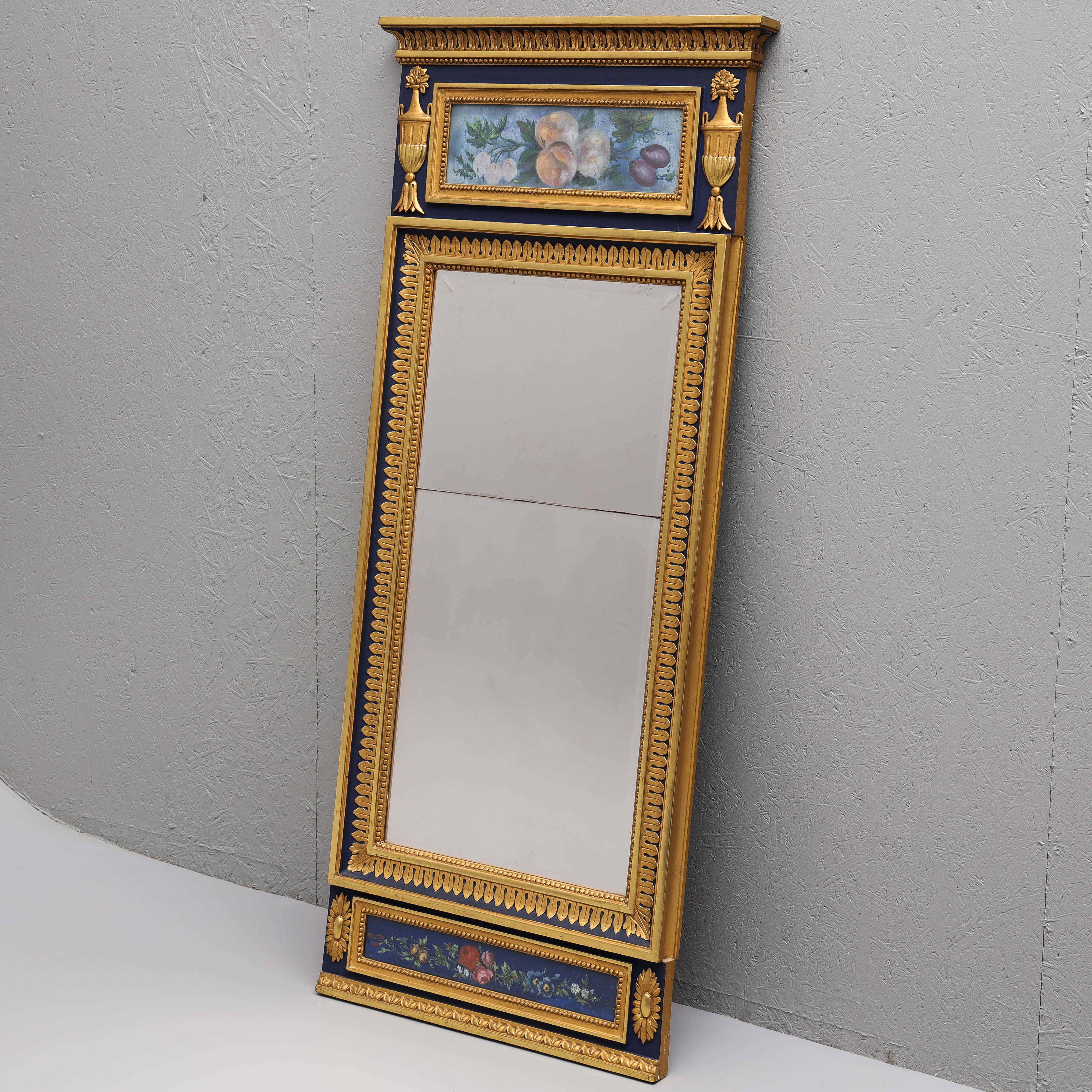 SPEGEL, infällda gouacher, förgylld dekor, sengustaviansk, 1700/1800-tal.