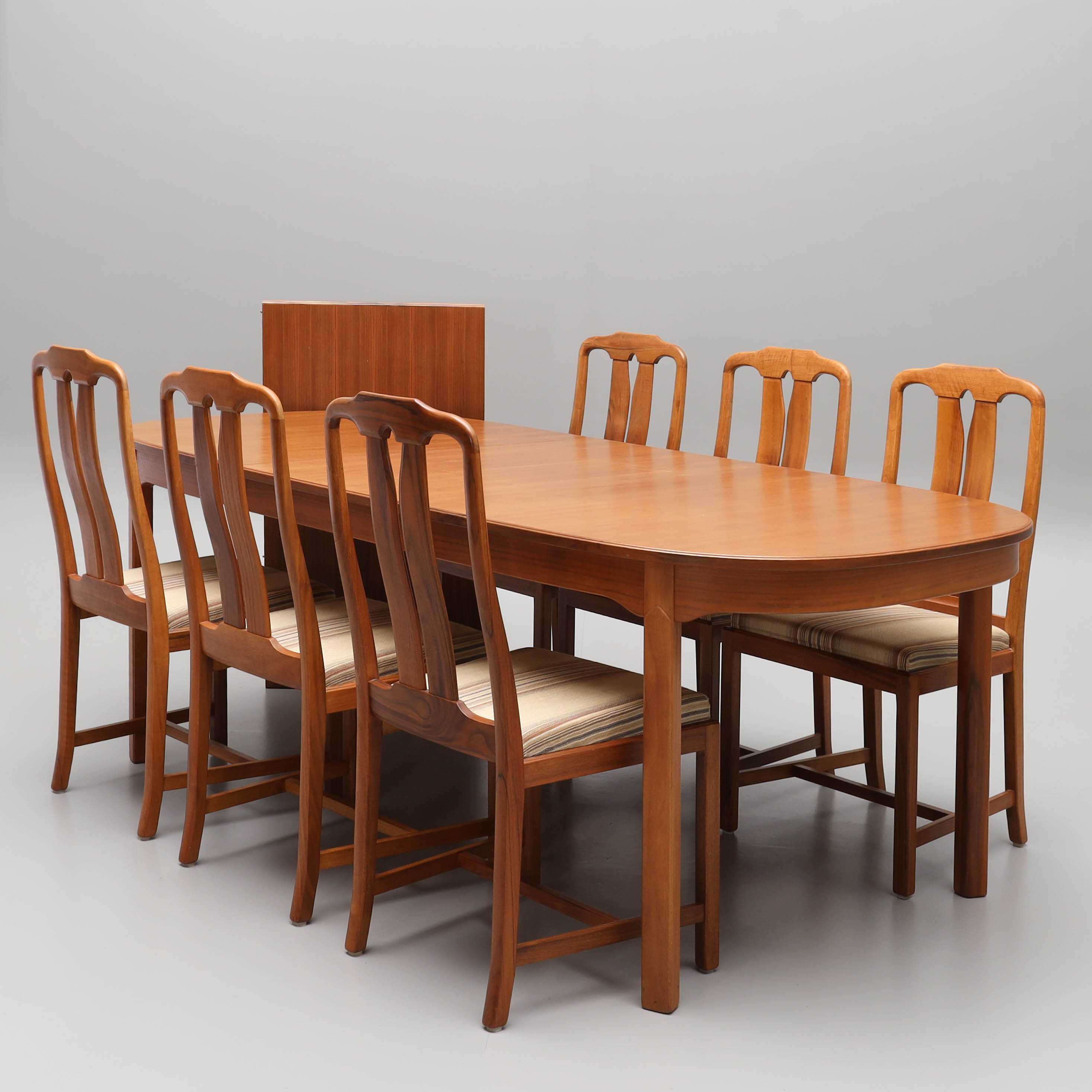 CARL MALMSTEN. "Ambassadör", matsalsgrupp, 9 delar, valnöt, Åfors möbelfabrik.