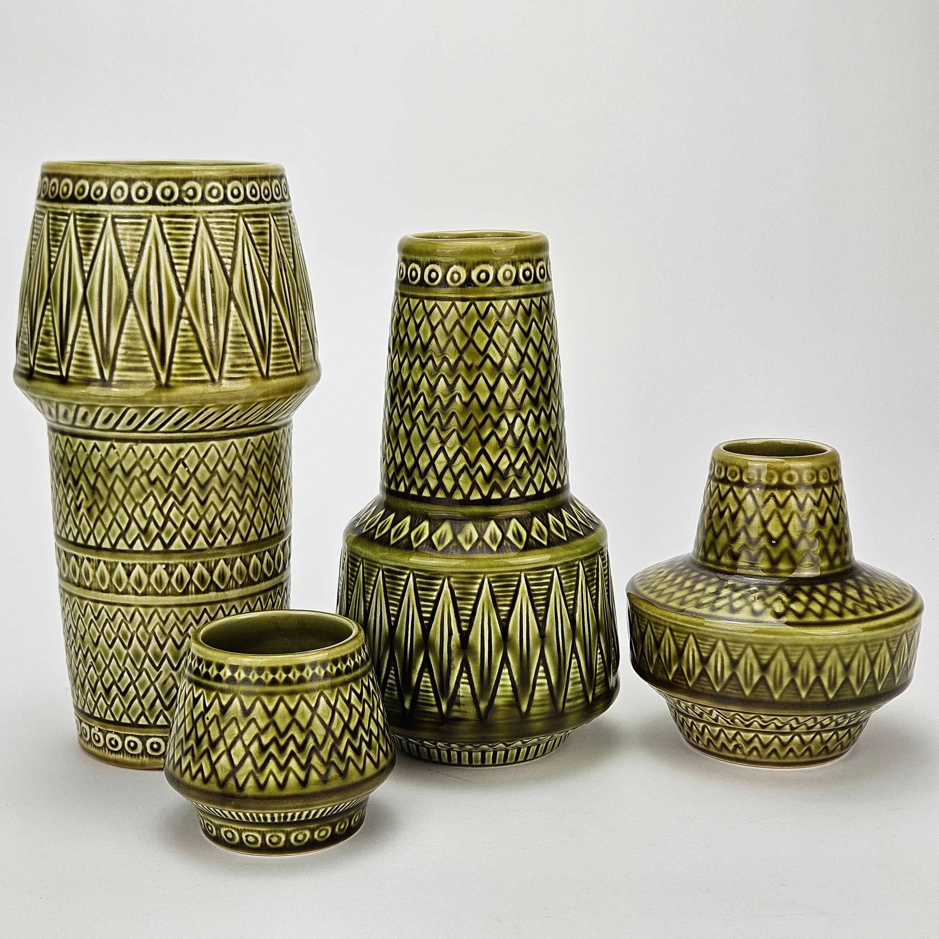 GUNNAR NYLUND. Vaser, 4 st, keramik, "Oliv", Rörstrand.