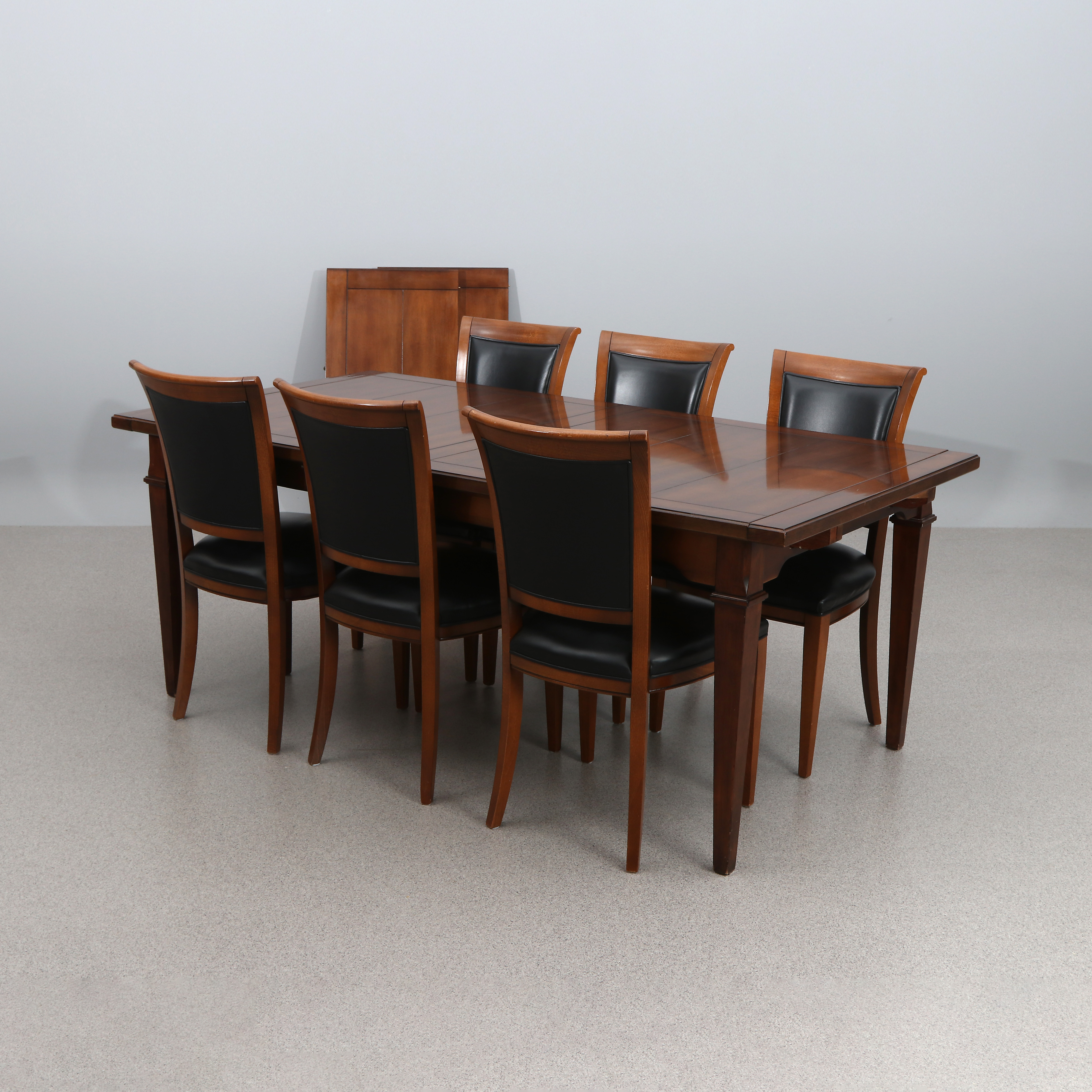 HANS K, MATGRUPP, SJU DELAR. Betsat trä. "Brigeport". Samtida tillverkning.