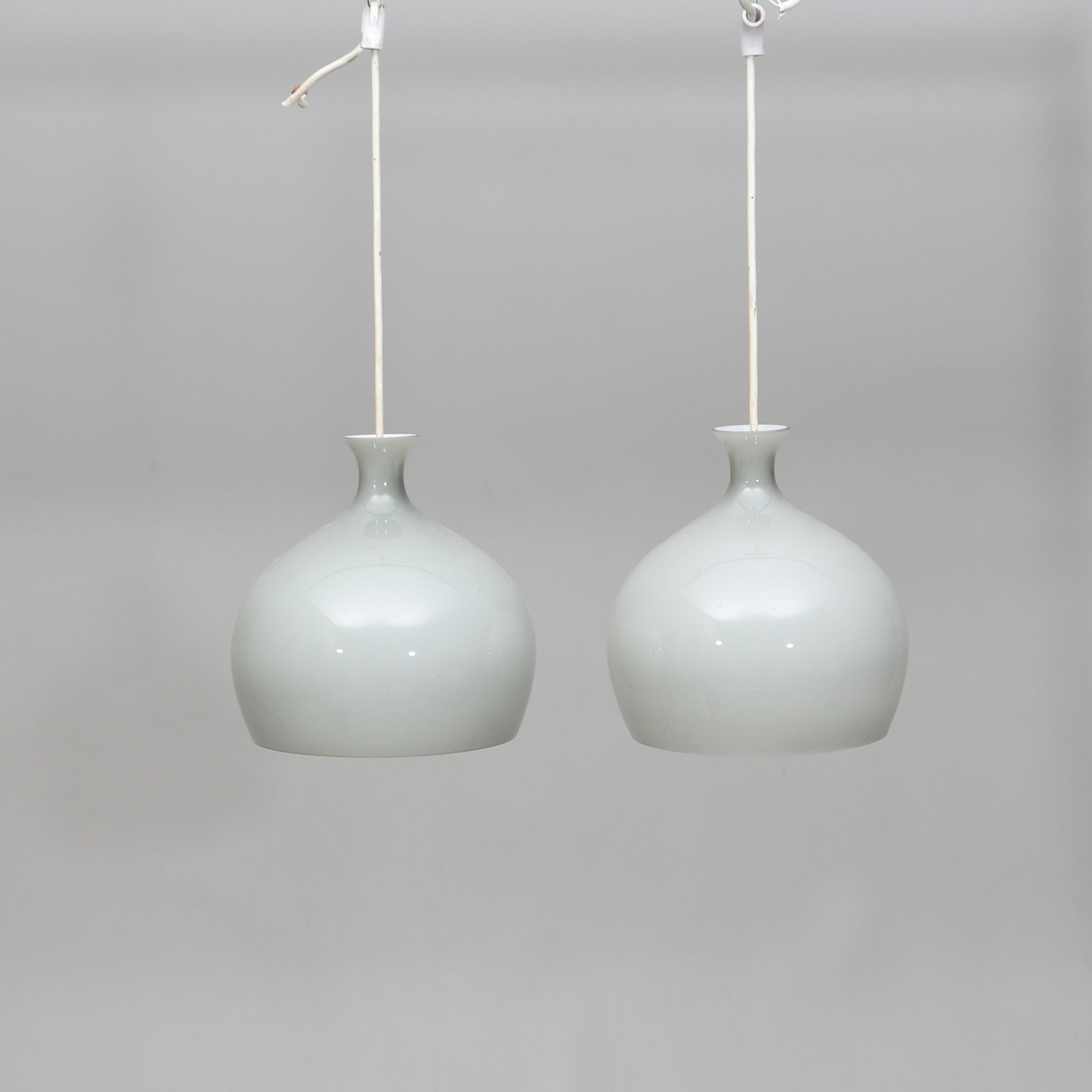 HELGE ZIMDAHL. taklampor, 1 par, glas/metall, "Löken", Falkenbergs belysning, Sverige, 1960-tal.