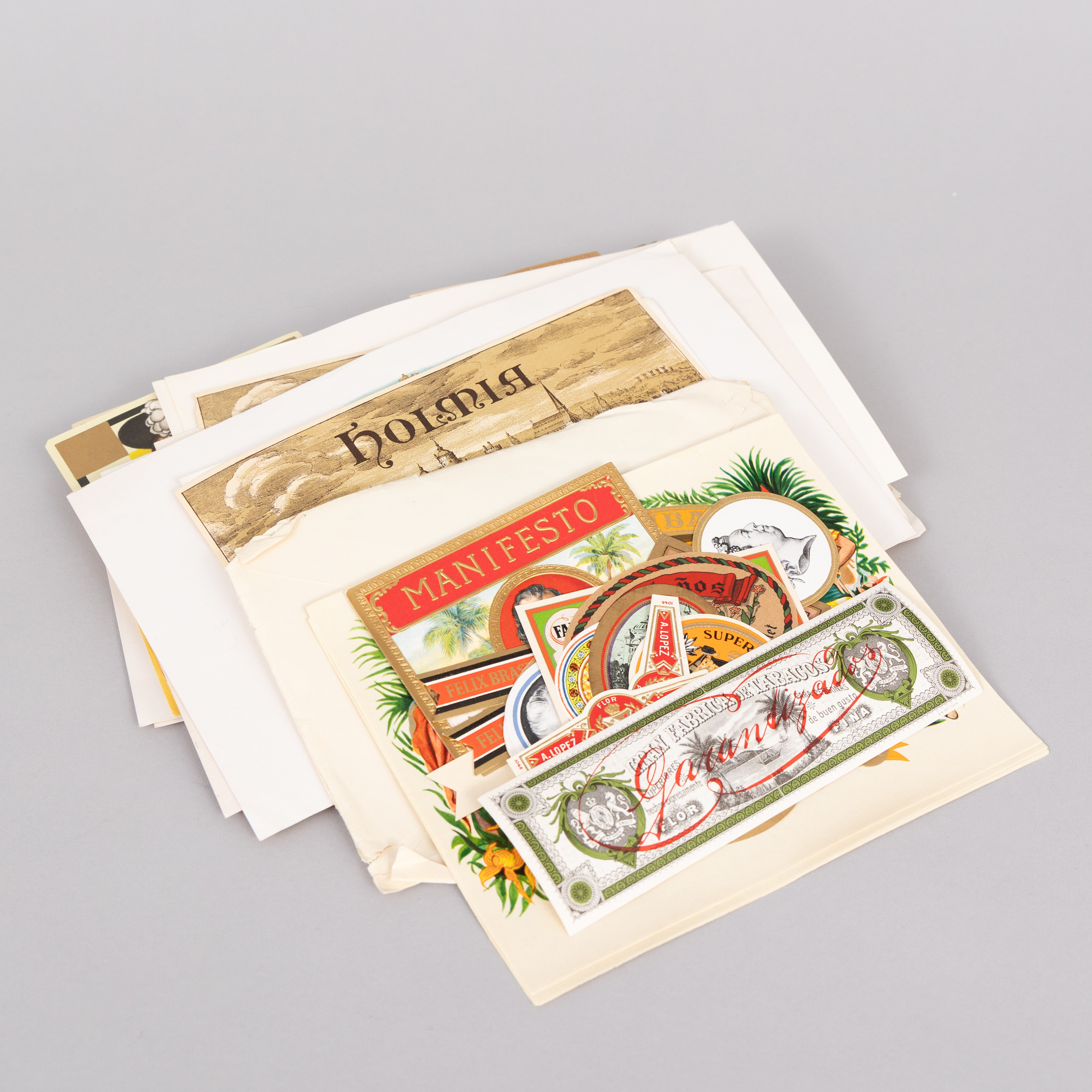 TOBAKIANA, stor samling cigarrtobaksetiketter.