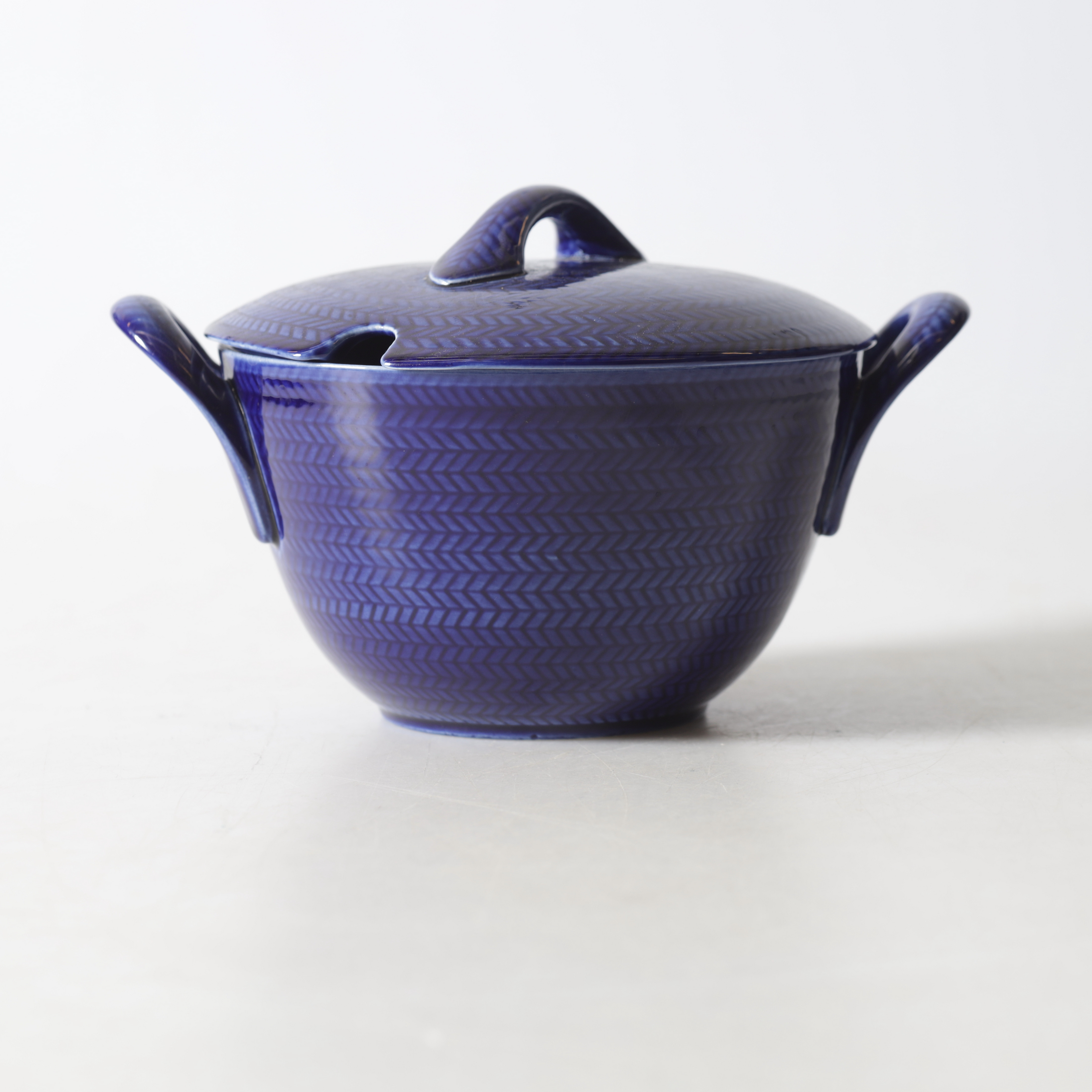 HERTHA BENGTSON. Terrin, porslin, "Blå Eld", Rörstrand.