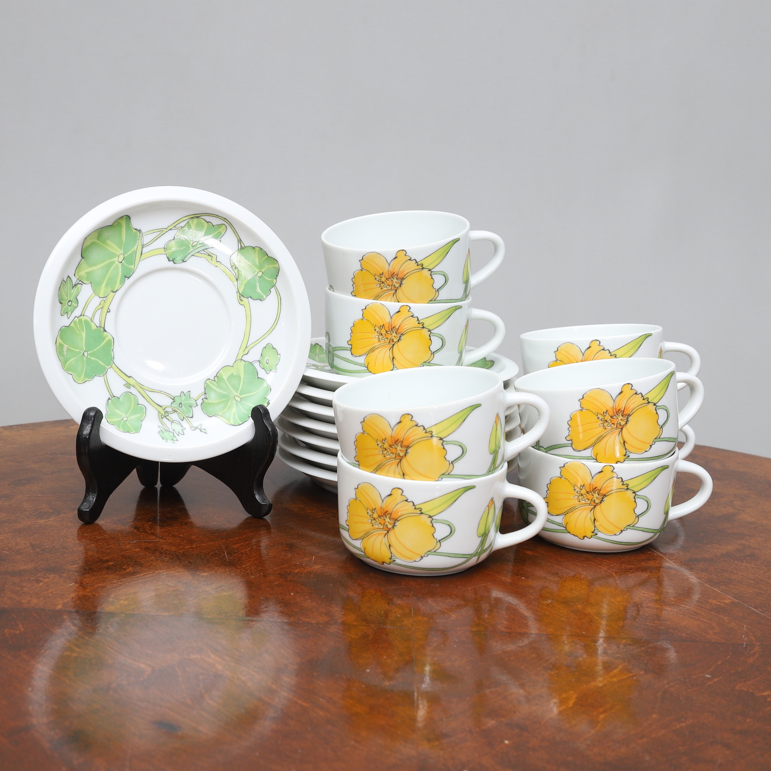 MARGUERITE WALFRIDSON. kaffekoppar, 16 delar, porslin, "Midsommar", Herrgården, Ikea, 1980-tal.