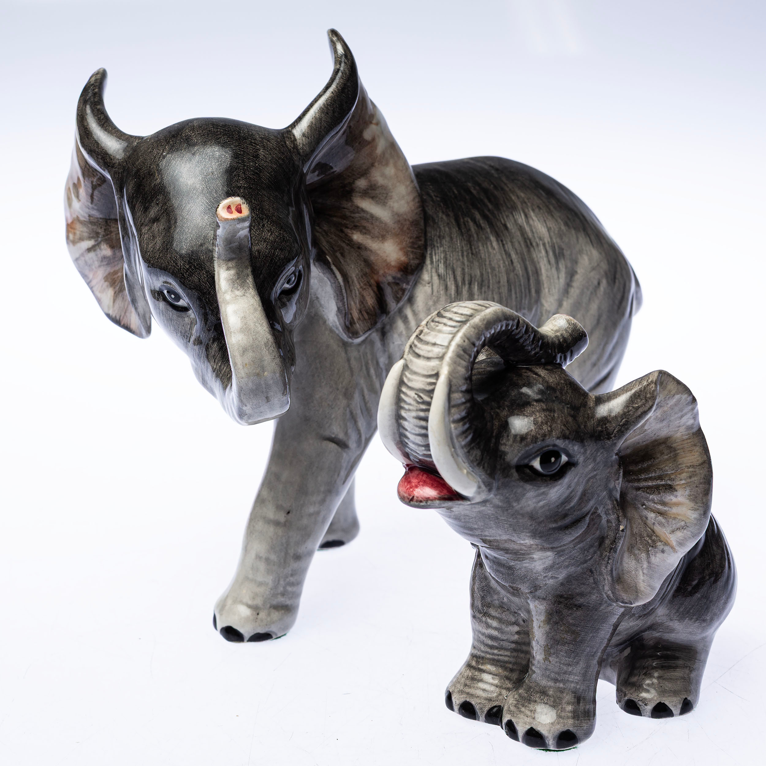 FIGURINER, 2 st, form av elefanter, 1900 - talets andra hälft.