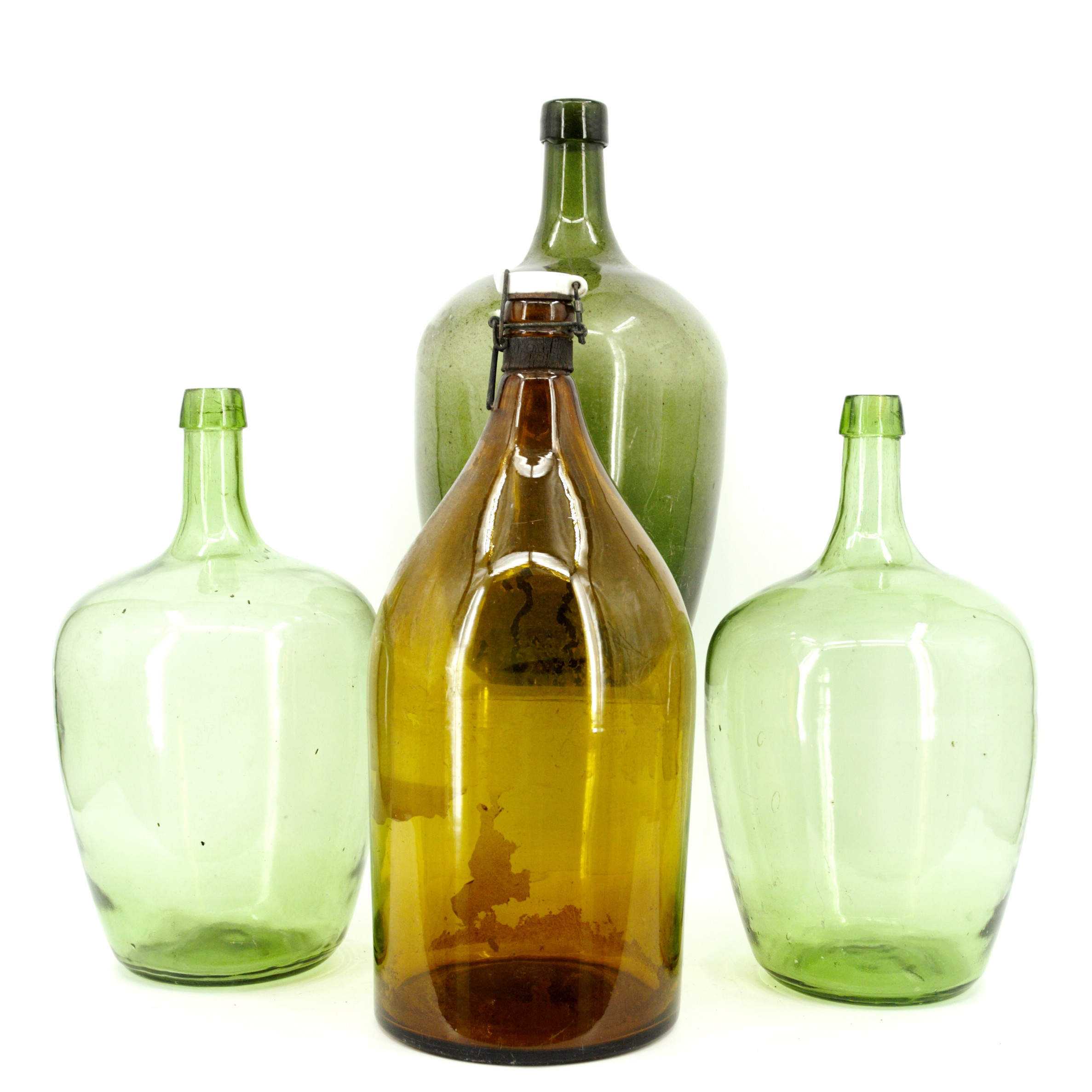 GLASFLASKOR, 4 st, brunt och grönt glas, 1900-tal.