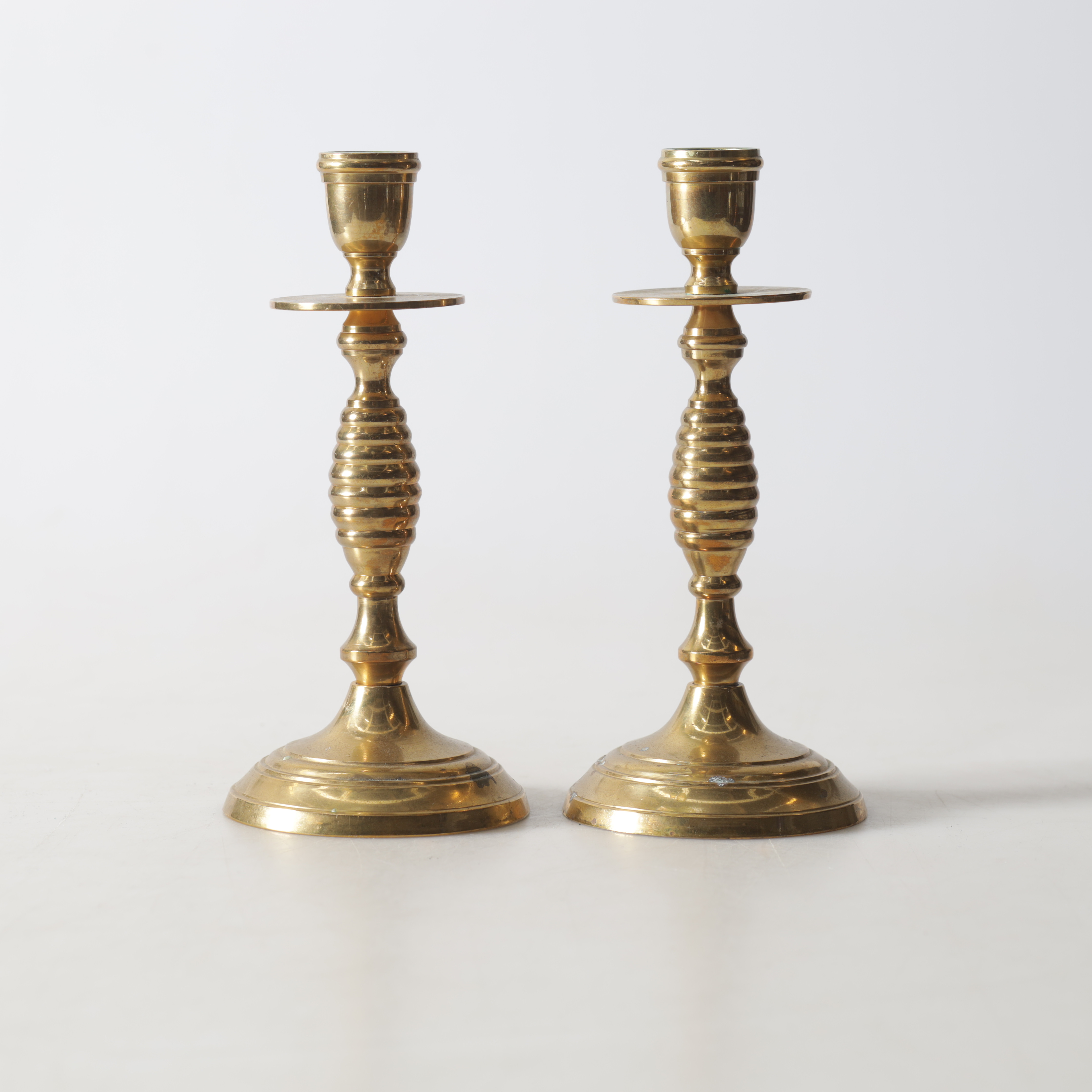 LJUSSTAKAR, ett par, mässing, 1900-tal.