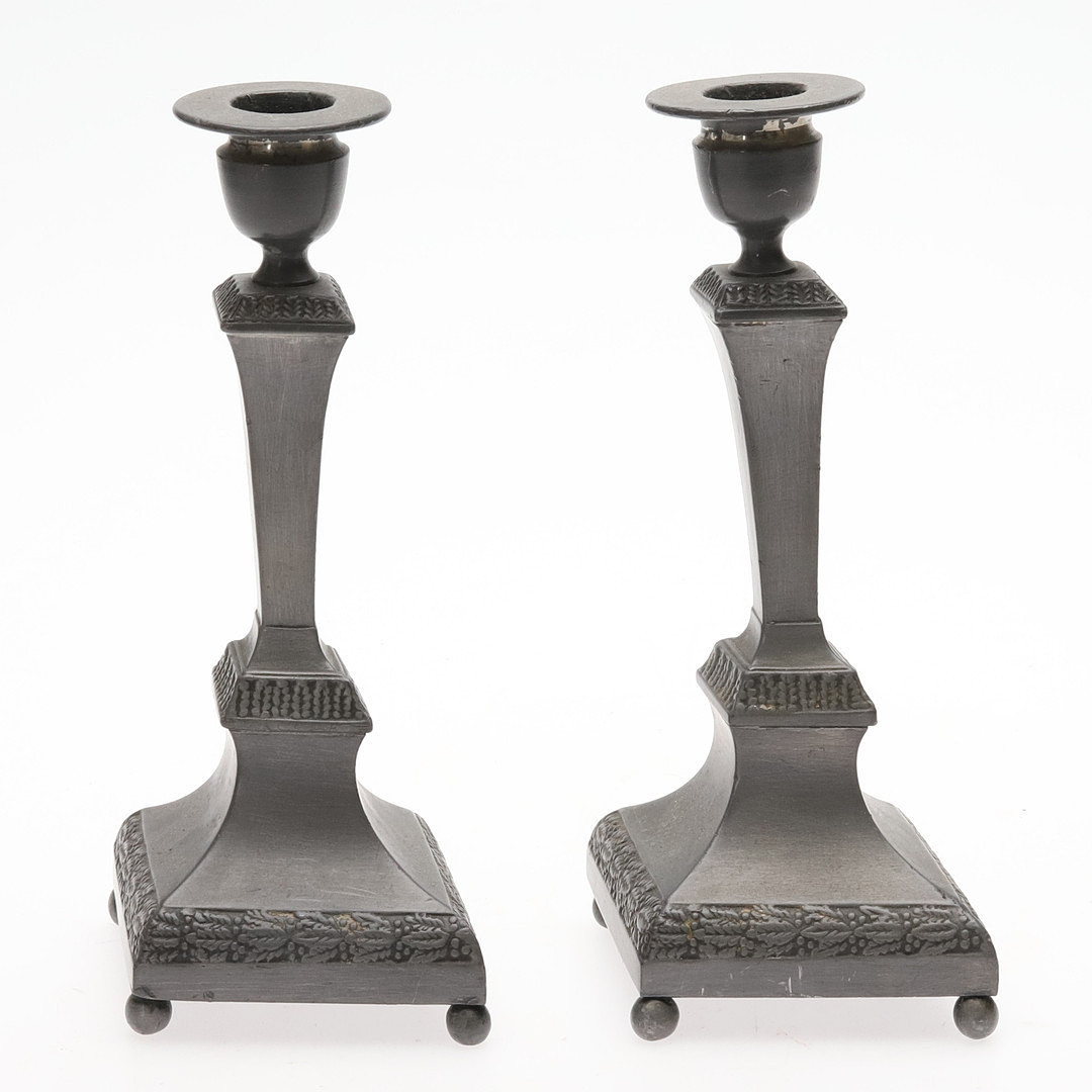 LJUSSTAKAR. Ett par, tenn, Helsingborg, 1800-tal.