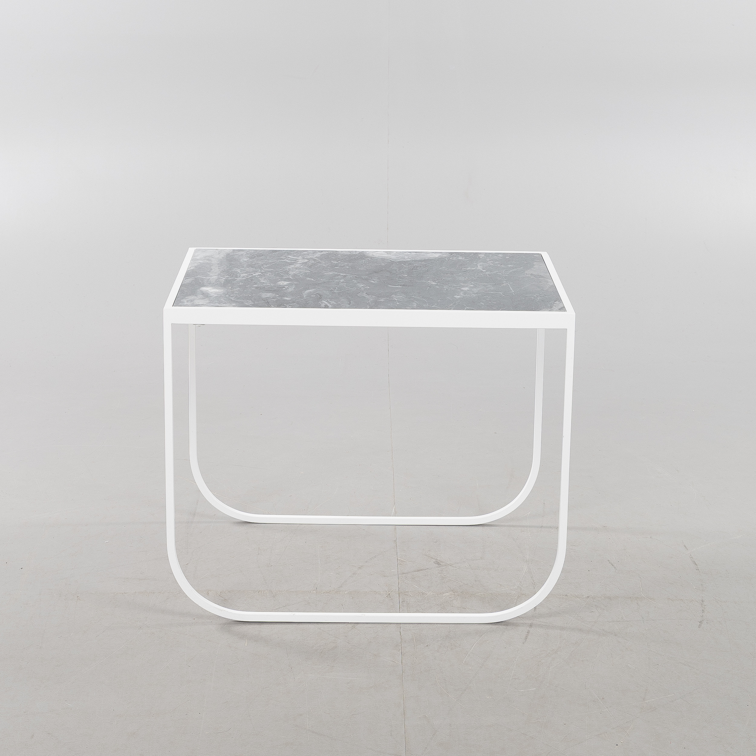 BROBERG & RIDDERSTRÅLE. "Tati", soffbord, samtida, Asplund, ram i lackerad metall, toppskiva av kalksten.