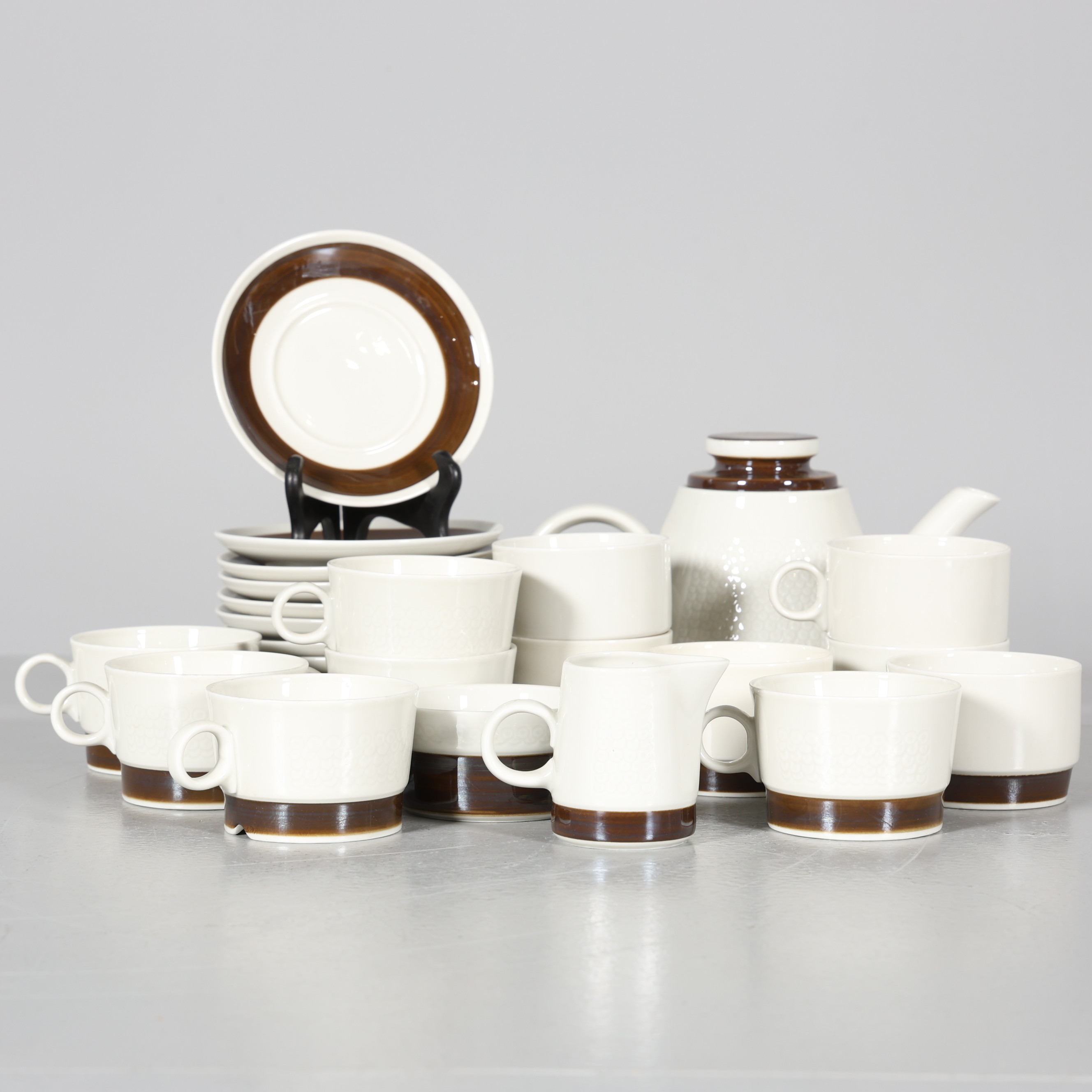 OLLE ALBERIUS. TESERVIS, 26 delar, porslin, "Forma", Rörstrand.